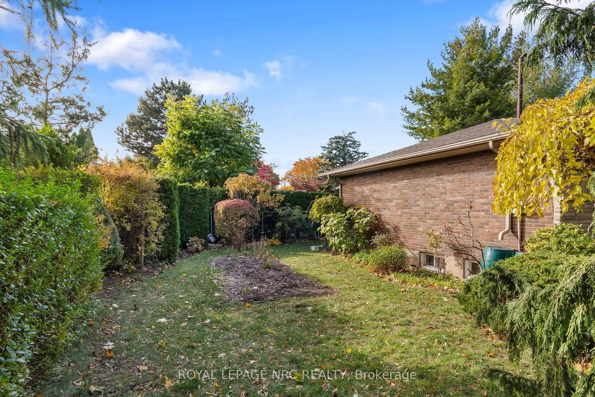 Photo 10 of 31 St Lawrence Drive, St. Catharines, Bunting/Linwell — HOMEH