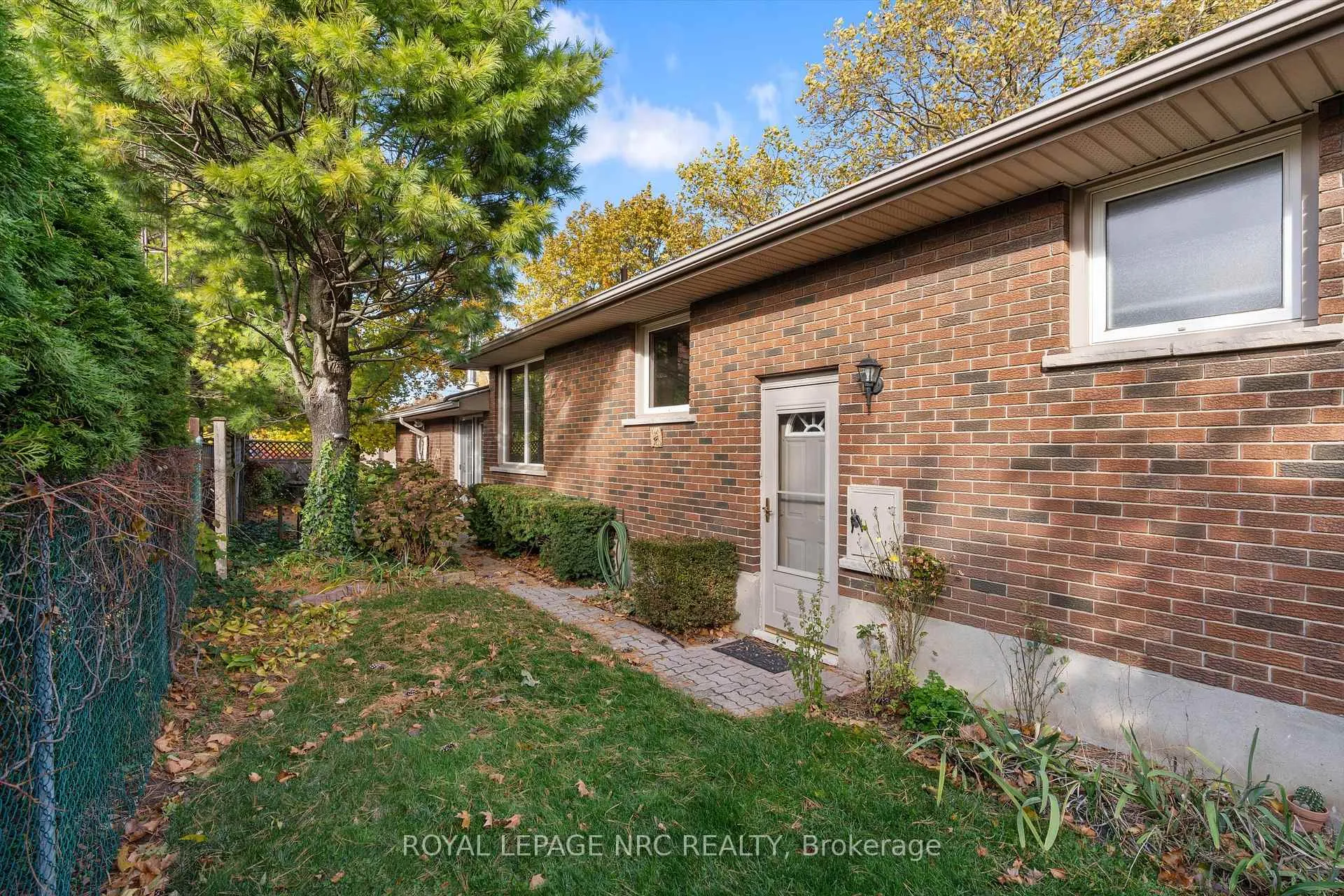 Photo 11 of 31 St Lawrence Drive, St. Catharines, Bunting/Linwell — HOMEH