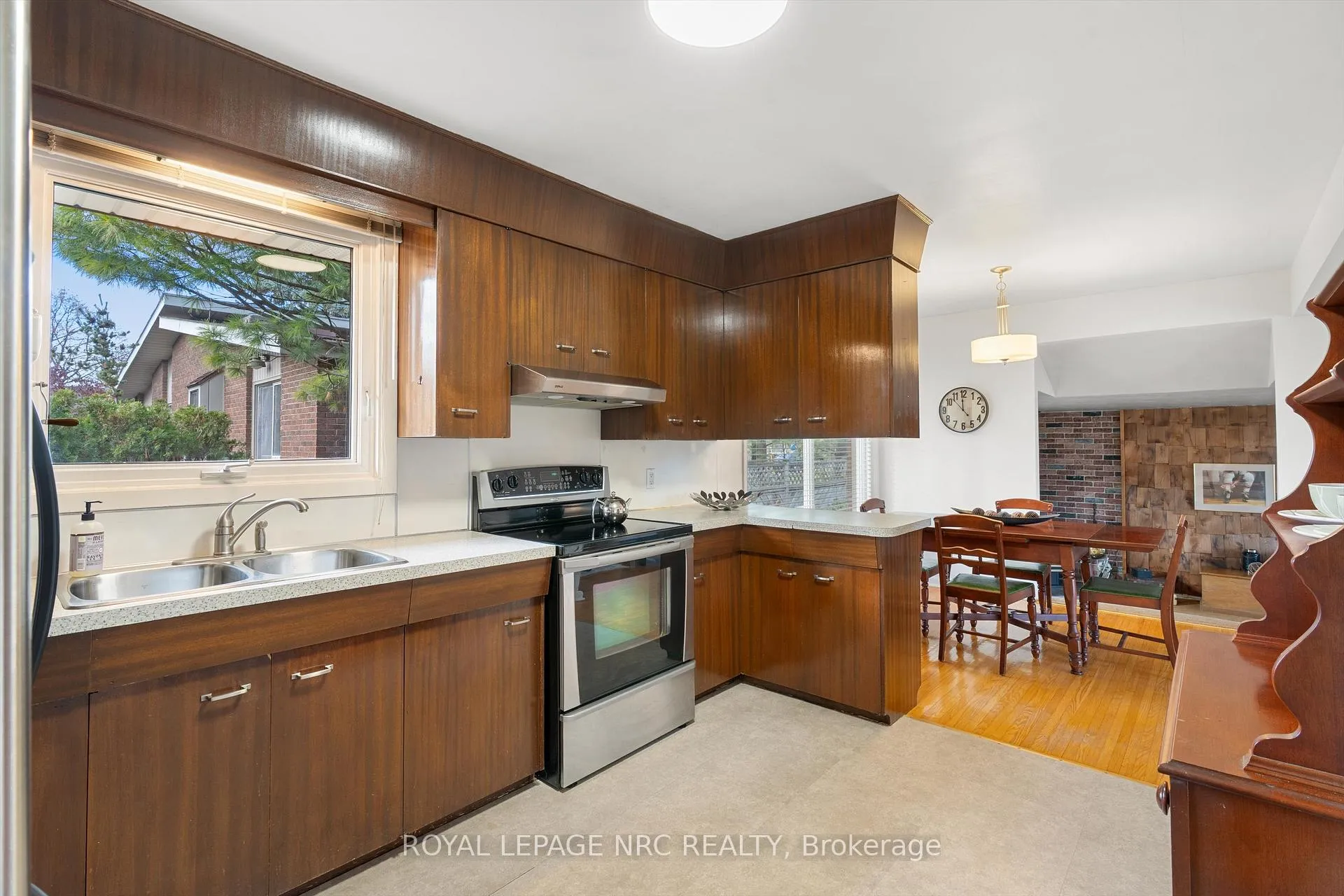Photo 17 of 31 St Lawrence Drive, St. Catharines, Bunting/Linwell — HOMEH