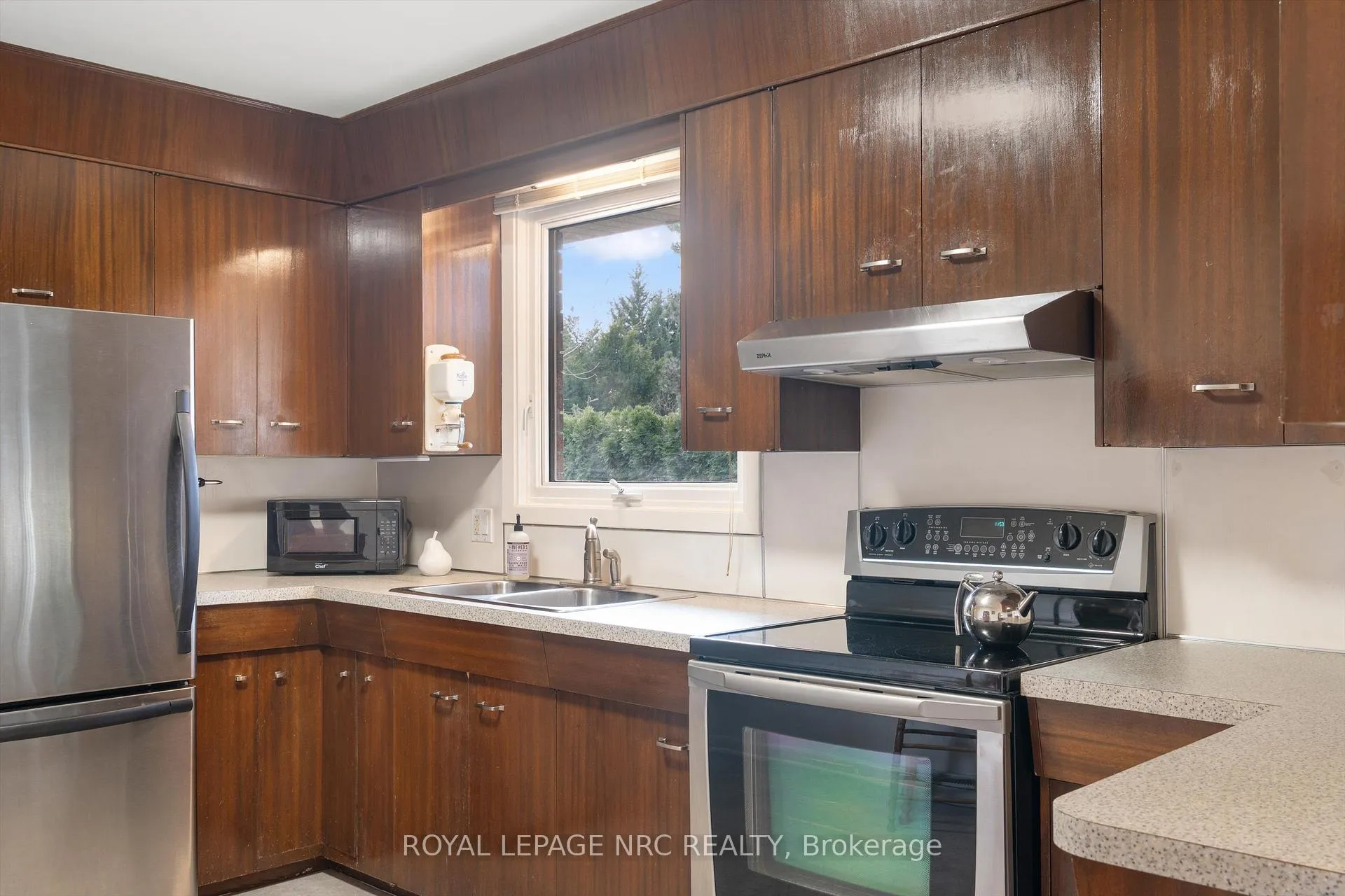 Photo 20 of 31 St Lawrence Drive, St. Catharines, Bunting/Linwell — HOMEH
