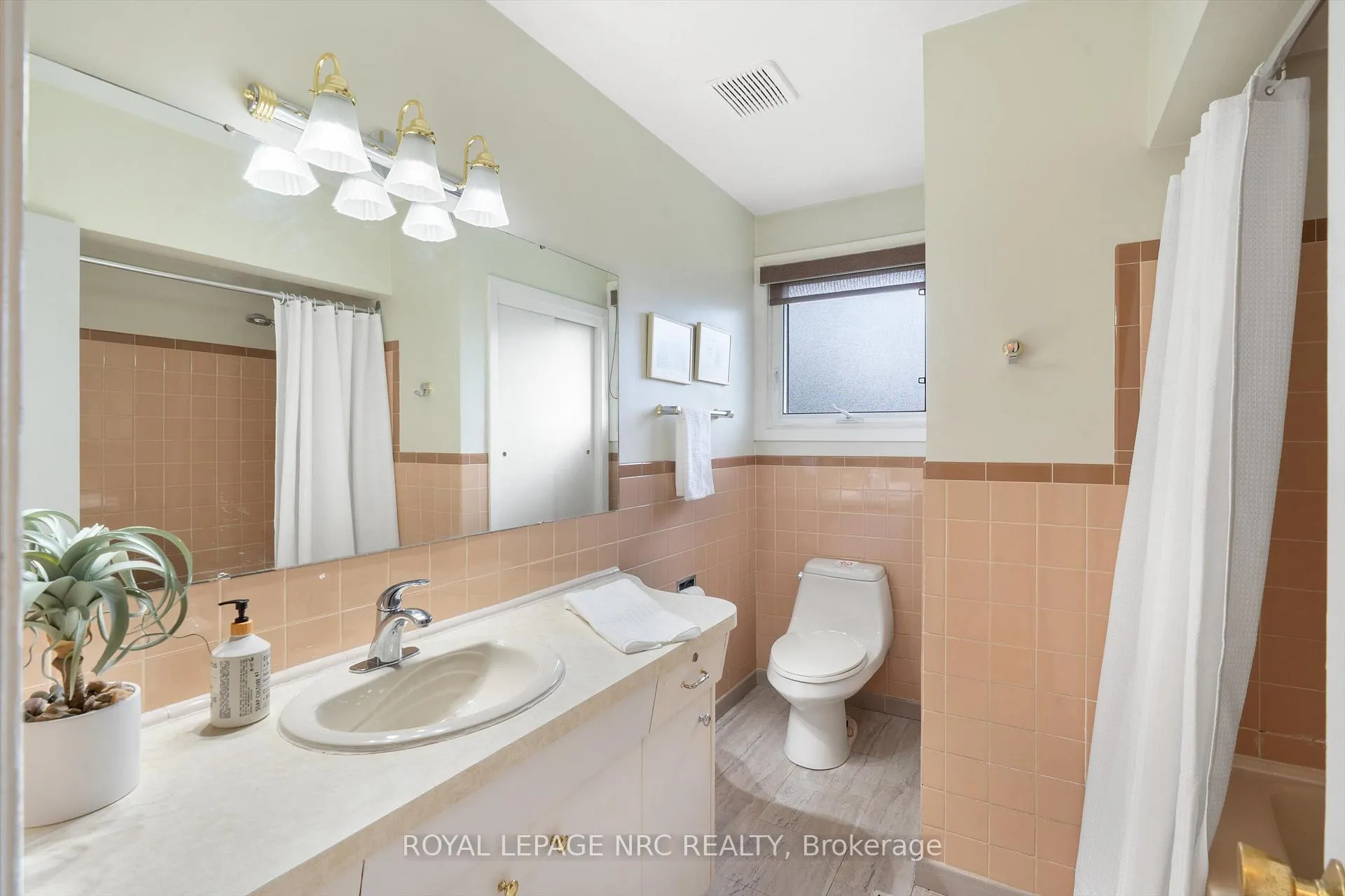Photo 25 of 31 St Lawrence Drive, St. Catharines, Bunting/Linwell — HOMEH
