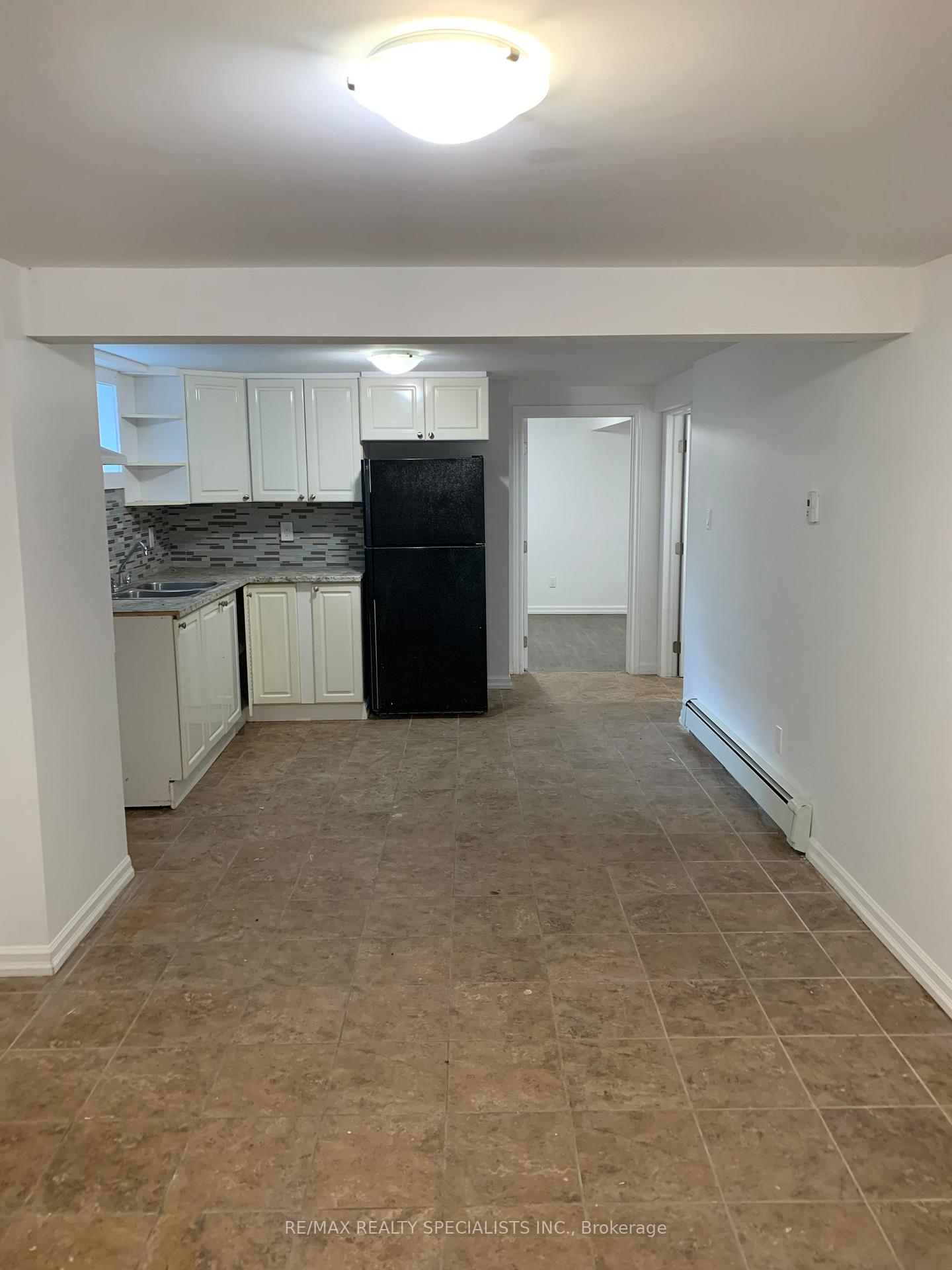 Photo 3 of Unit 4, 108 Queenston Street, St. Catharines, E. Chester — HOMEH