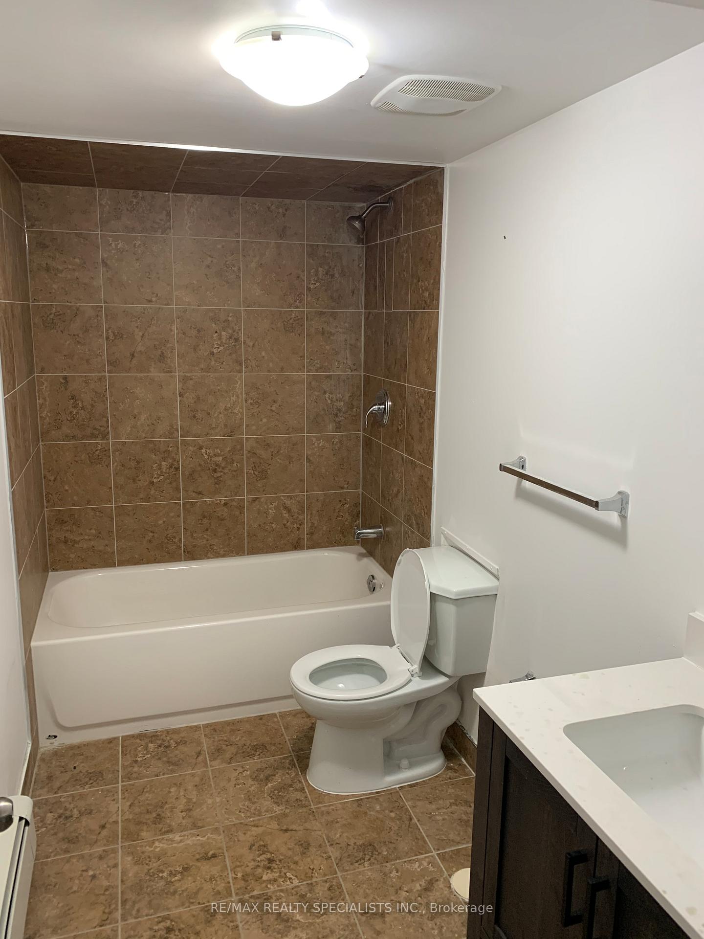 Photo 5 of Unit 4, 108 Queenston Street, St. Catharines, E. Chester — HOMEH