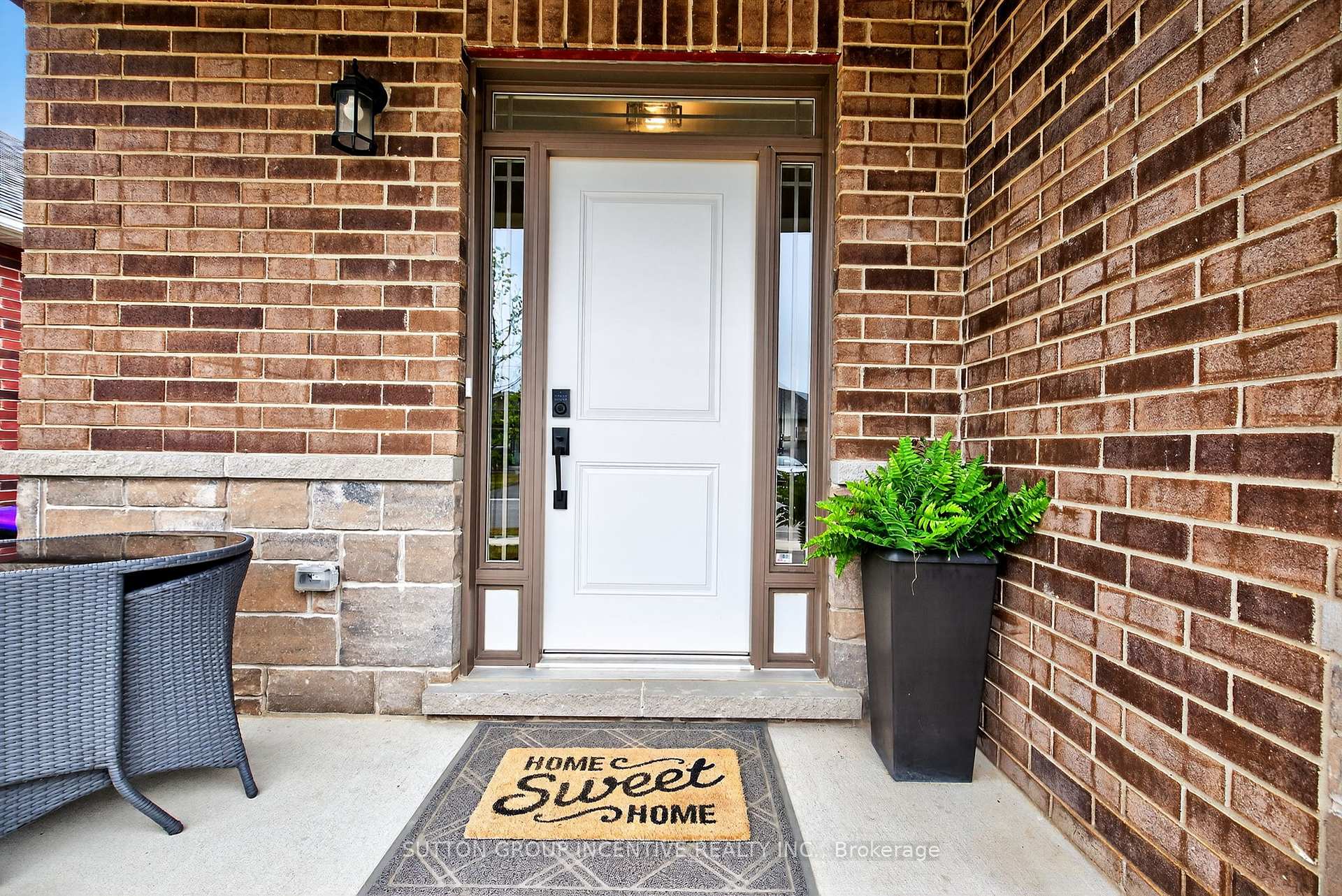 Photo 2 of 140 Ritchie Crescent, Springwater, Elmvale — HOMEH