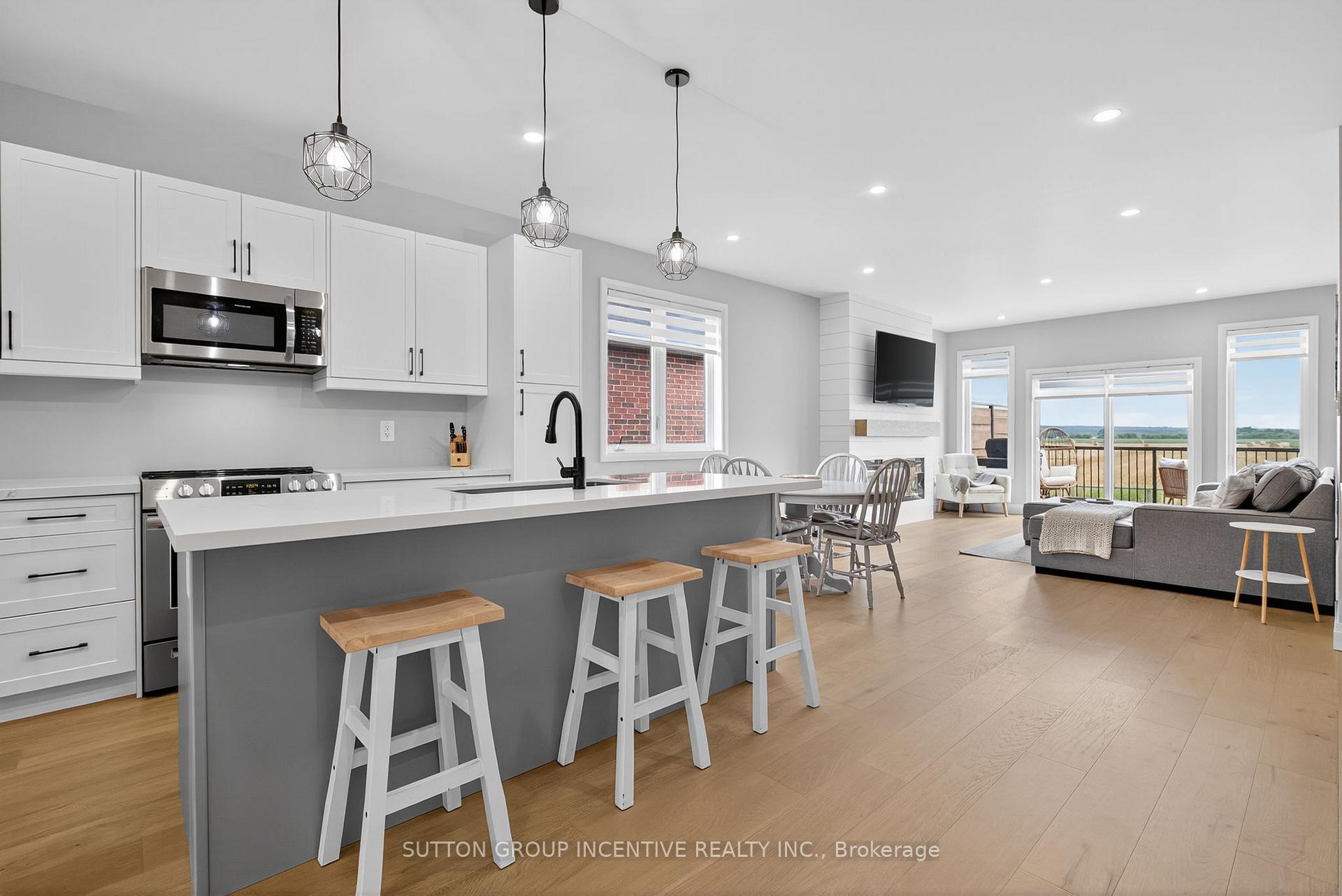 Photo 5 of 140 Ritchie Crescent, Springwater, Elmvale — HOMEH