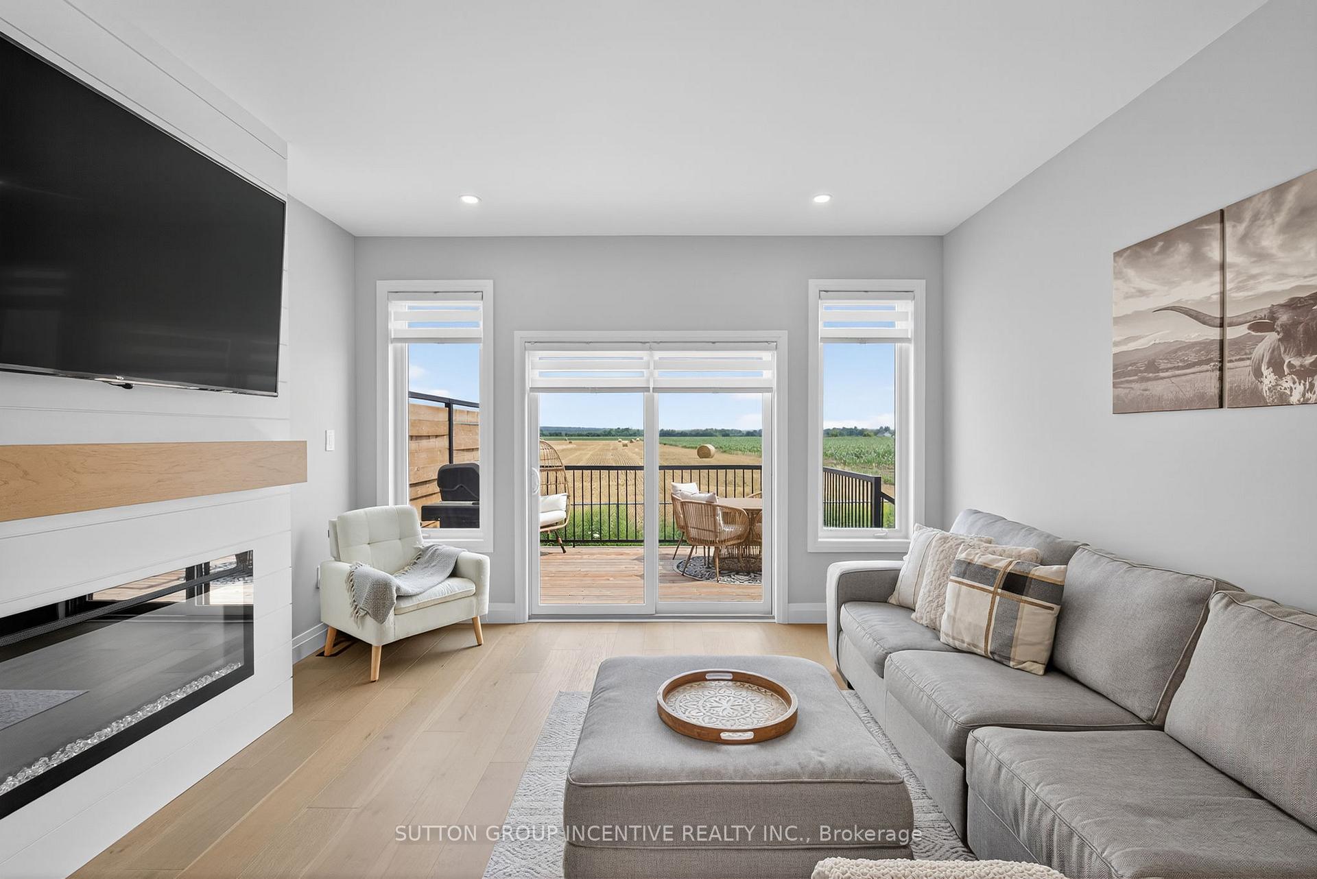 Photo 9 of 140 Ritchie Crescent, Springwater, Elmvale — HOMEH
