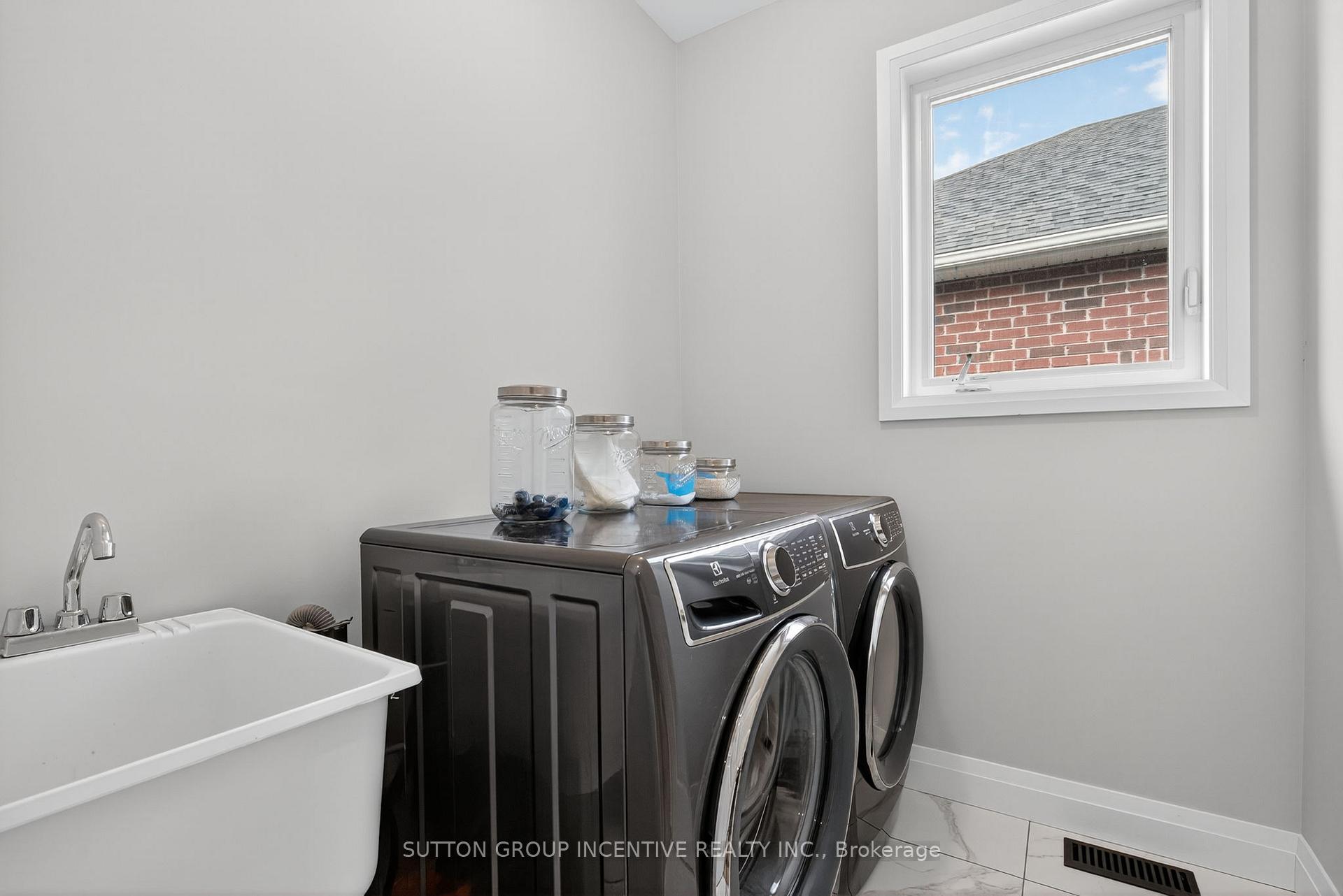 Photo 15 of 140 Ritchie Crescent, Springwater, Elmvale — HOMEH