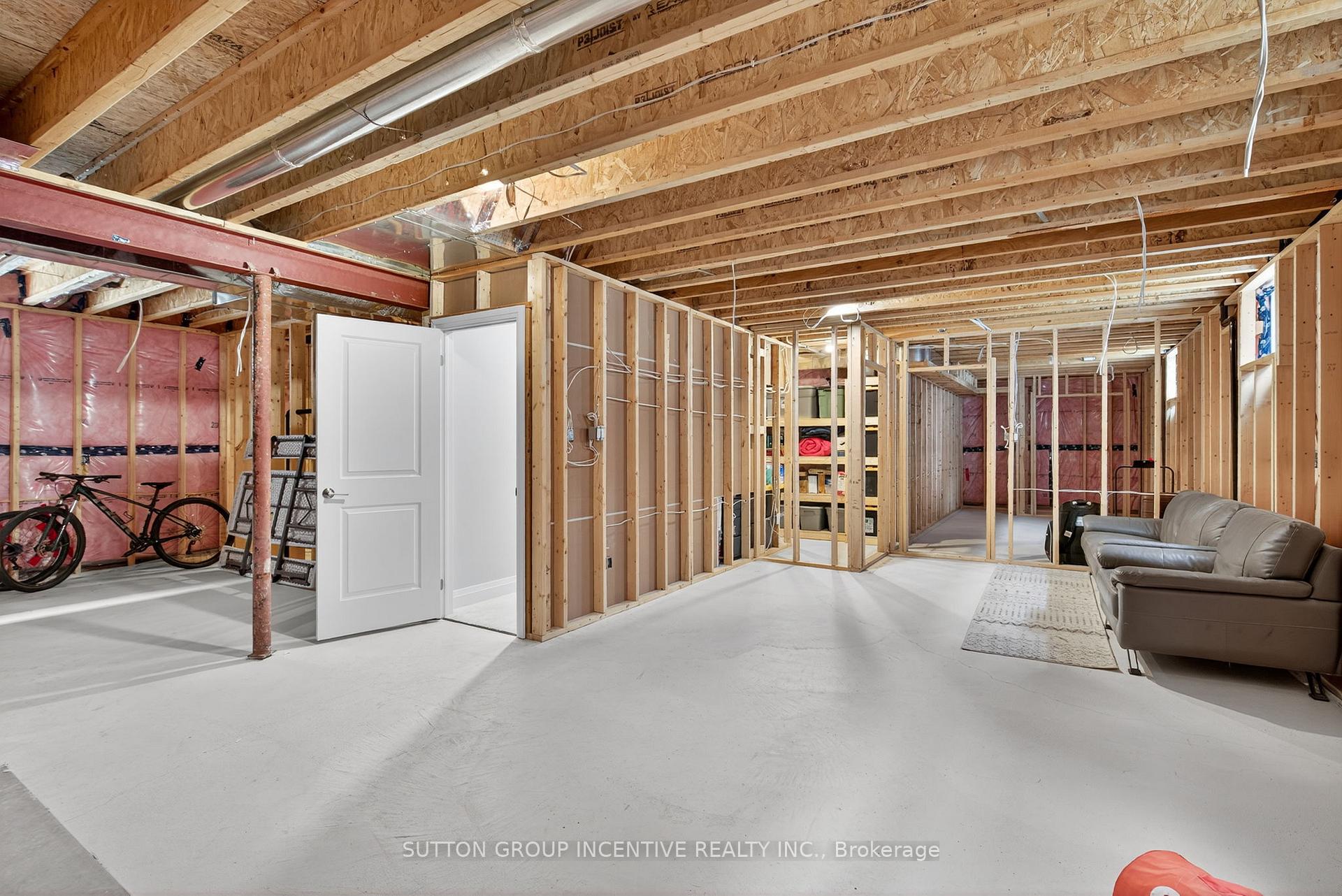 Photo 16 of 140 Ritchie Crescent, Springwater, Elmvale — HOMEH
