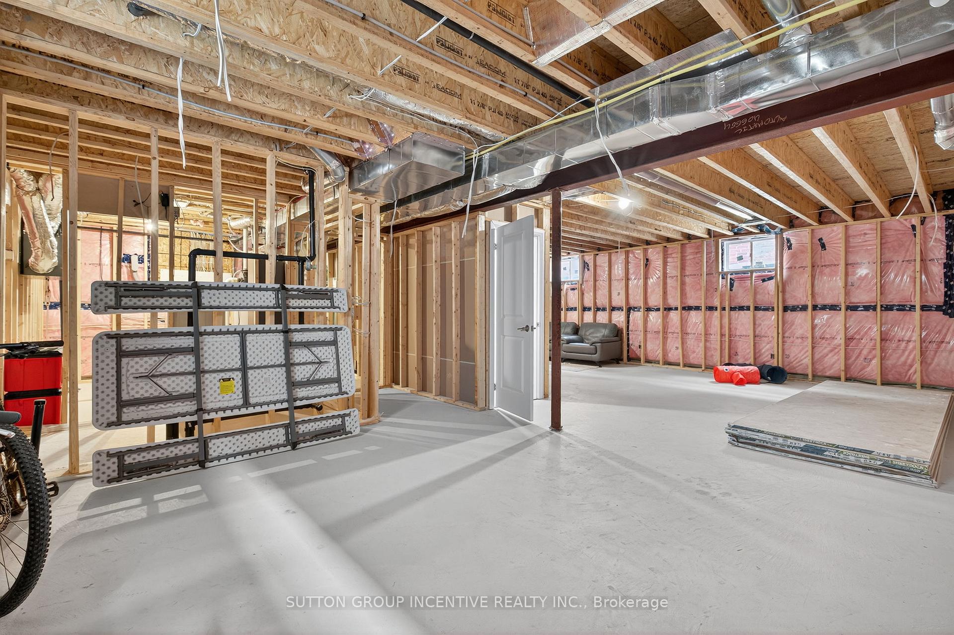 Photo 17 of 140 Ritchie Crescent, Springwater, Elmvale — HOMEH