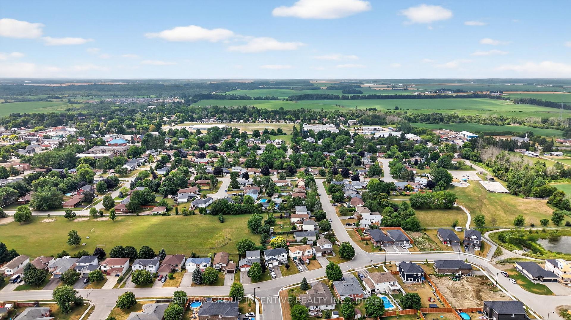 Photo 24 of 140 Ritchie Crescent, Springwater, Elmvale — HOMEH