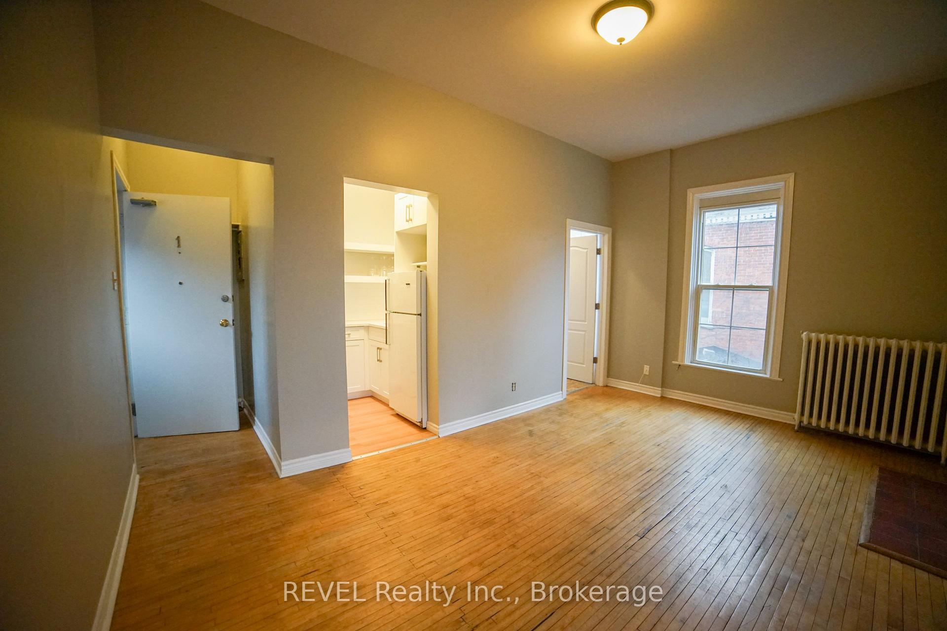 Photo 4 of Unit Unit 1, 166 James Street, St. Catharines, Downtown — HOMEH