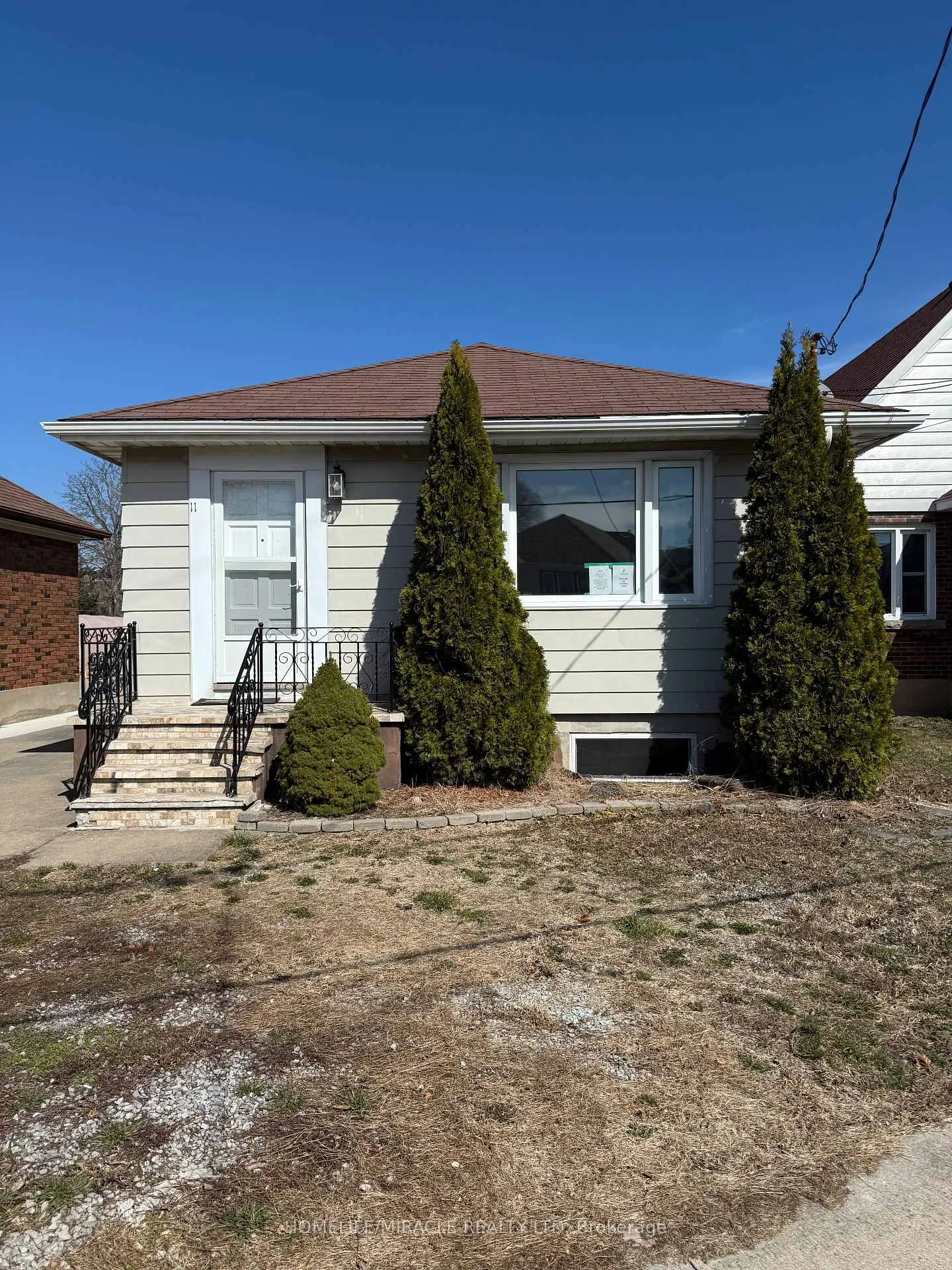 Photo 3 of 11 Garnet Street, St. Catharines, Facer — HOMEH