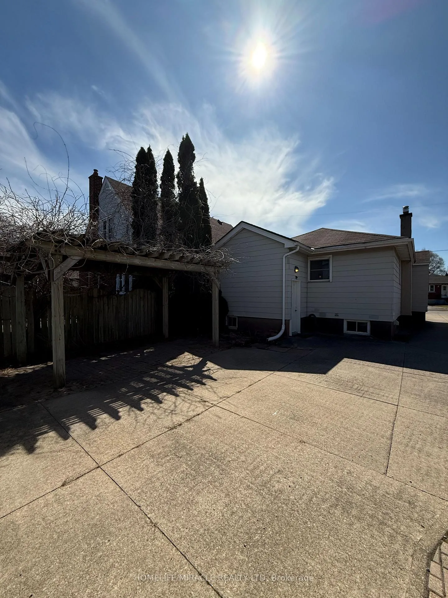 Photo 6 of 11 Garnet Street, St. Catharines, Facer — HOMEH