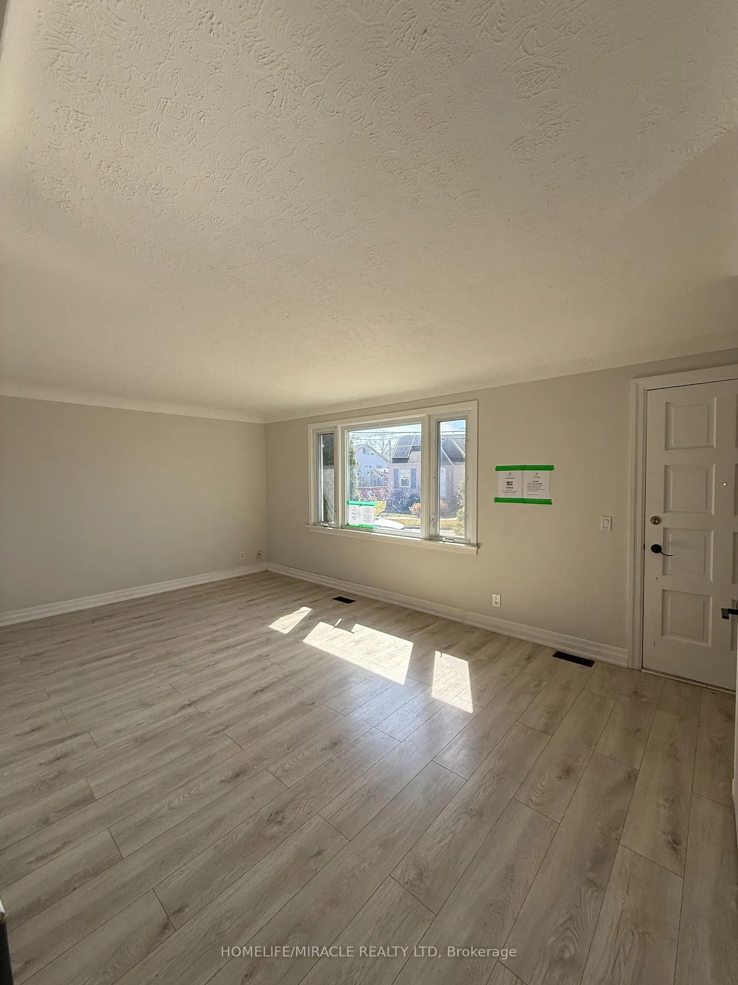 Photo 8 of 11 Garnet Street, St. Catharines, Facer — HOMEH