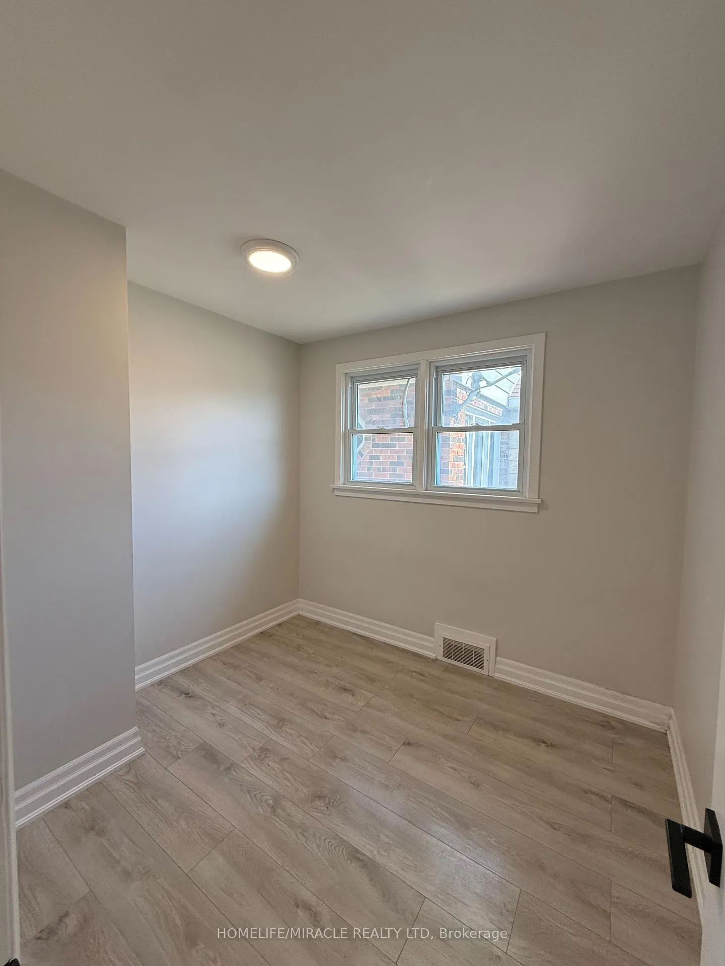 Photo 15 of 11 Garnet Street, St. Catharines, Facer — HOMEH