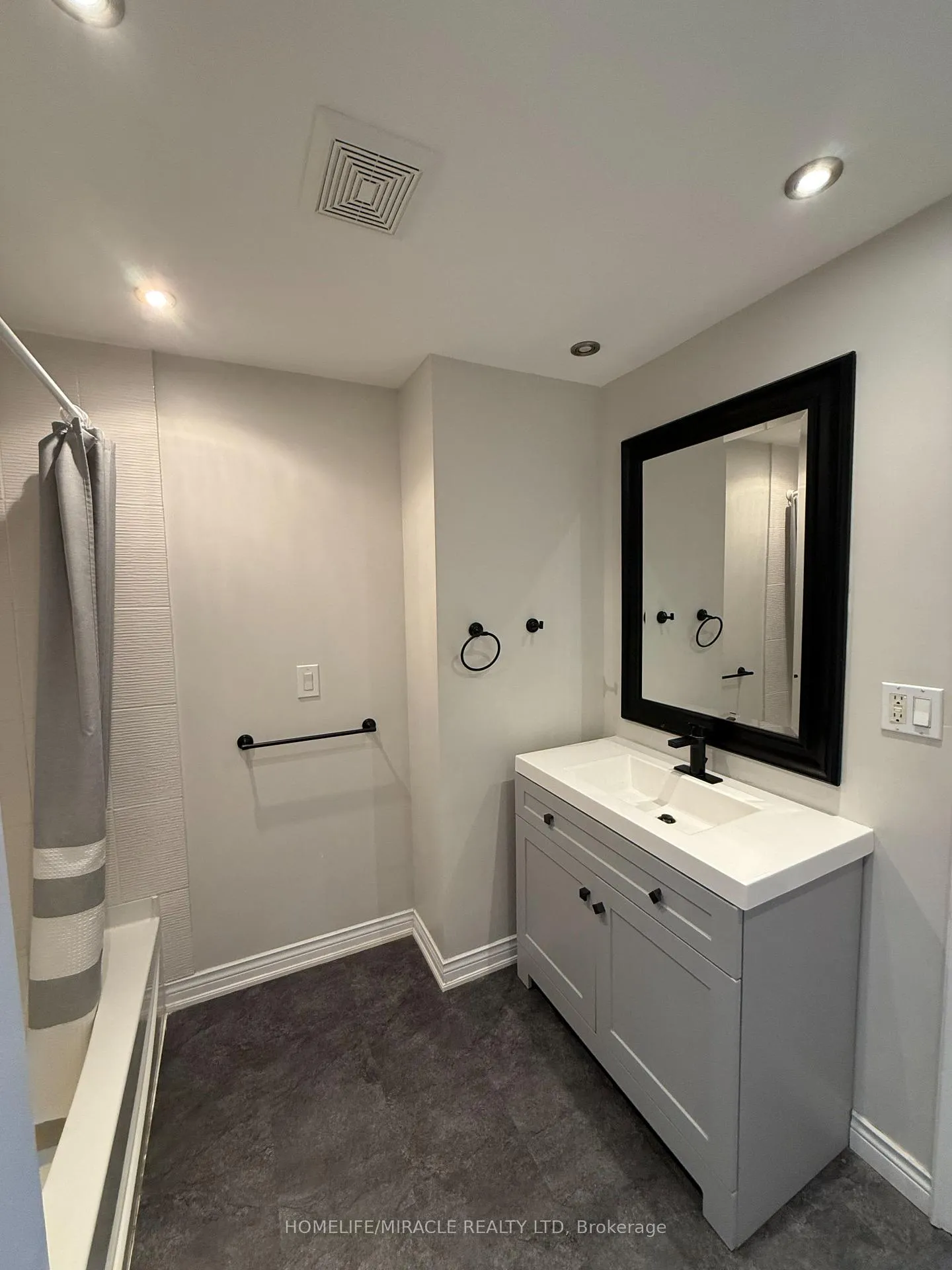 Photo 18 of 11 Garnet Street, St. Catharines, Facer — HOMEH