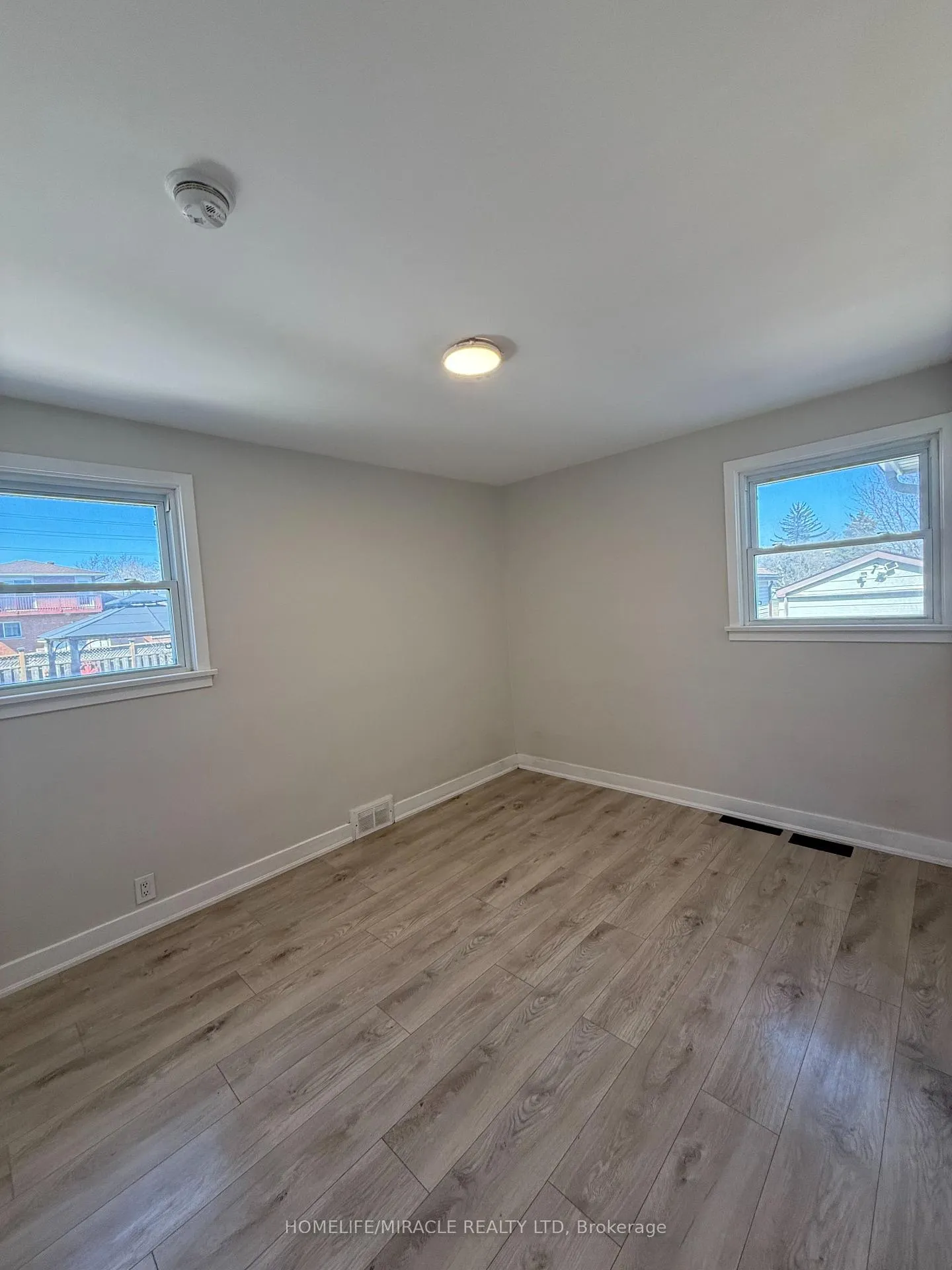 Photo 20 of 11 Garnet Street, St. Catharines, Facer — HOMEH