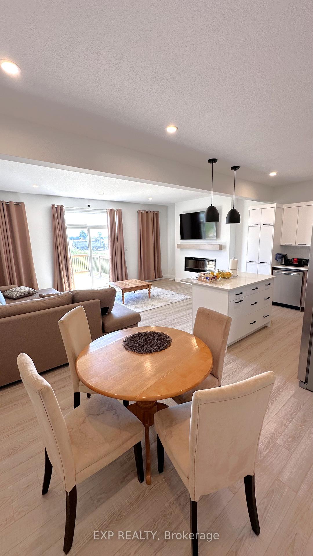 Photo 6 of 271 Renaissance Drive, St. Thomas — HOMEH