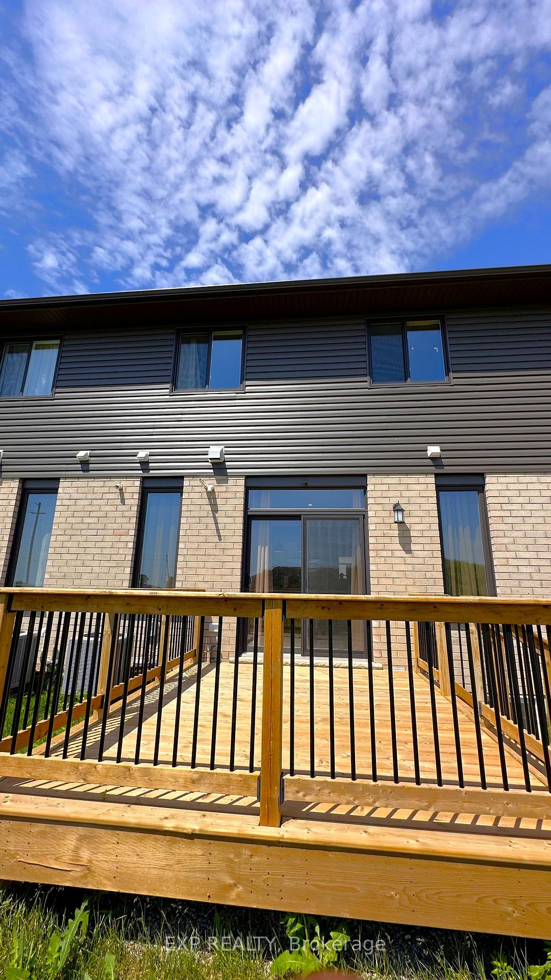 Photo 11 of 271 Renaissance Drive, St. Thomas — HOMEH