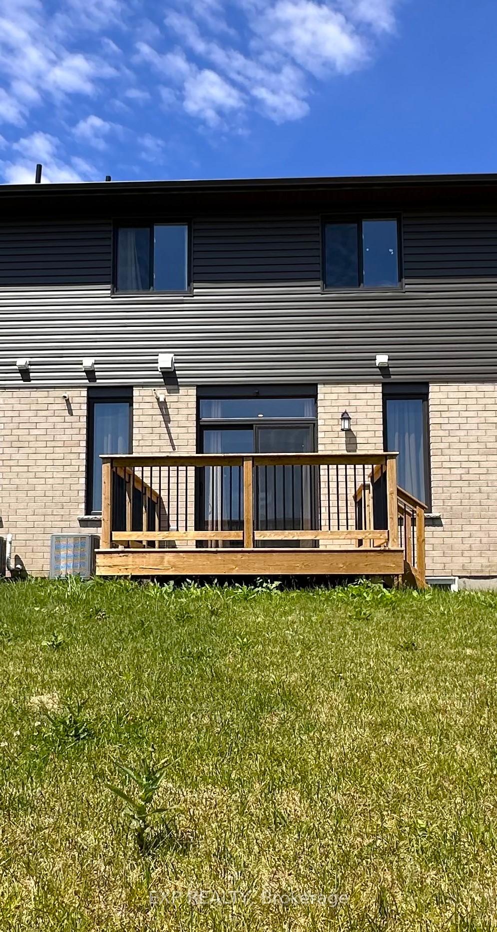 Photo 12 of 271 Renaissance Drive, St. Thomas — HOMEH