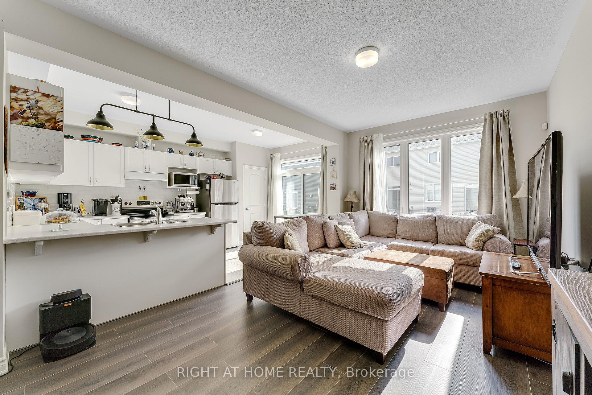 Photo 10 of 715 Derreen Avenue, Ottawa, Stittsville (North) — HOMEH