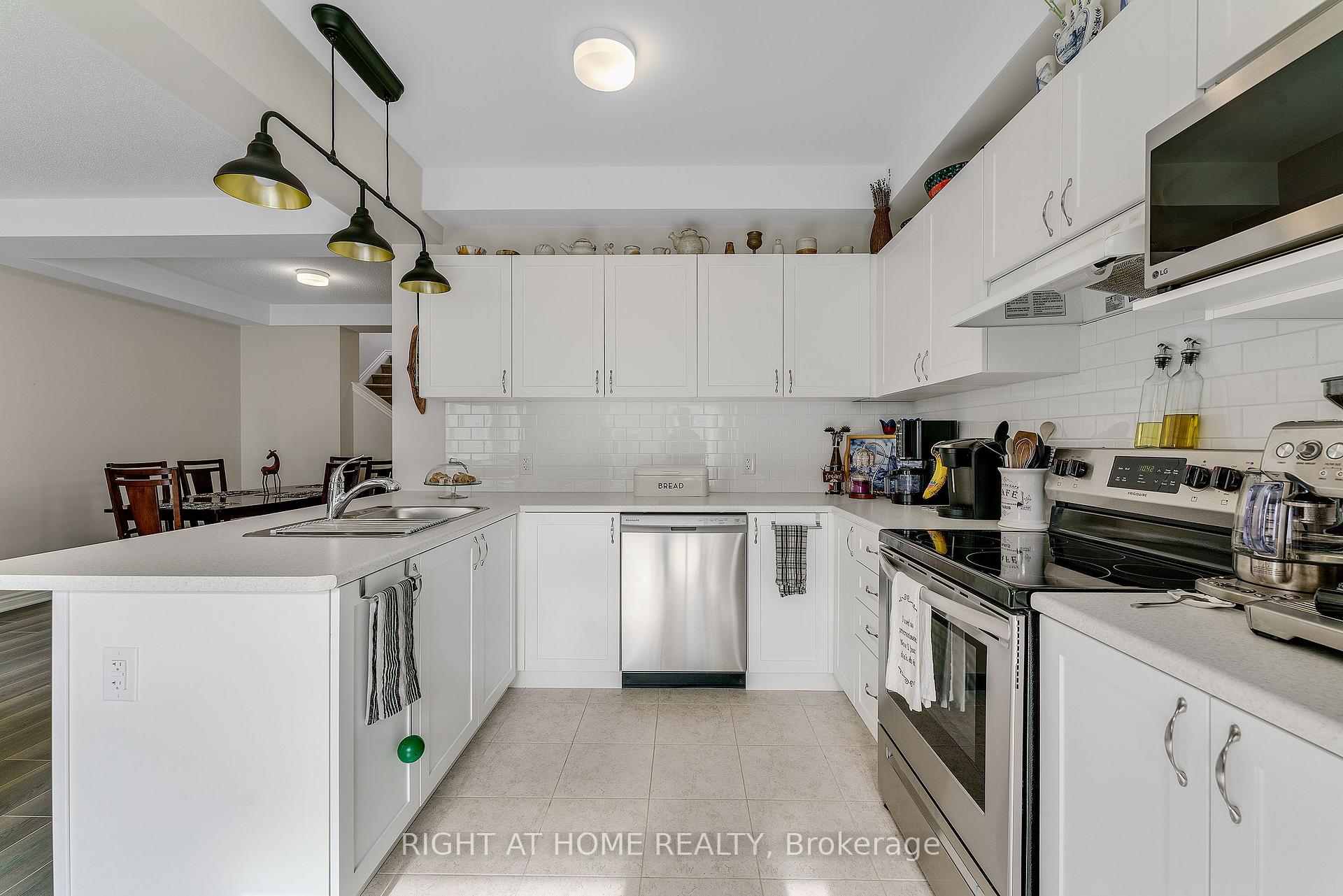 Photo 12 of 715 Derreen Avenue, Ottawa, Stittsville (North) — HOMEH