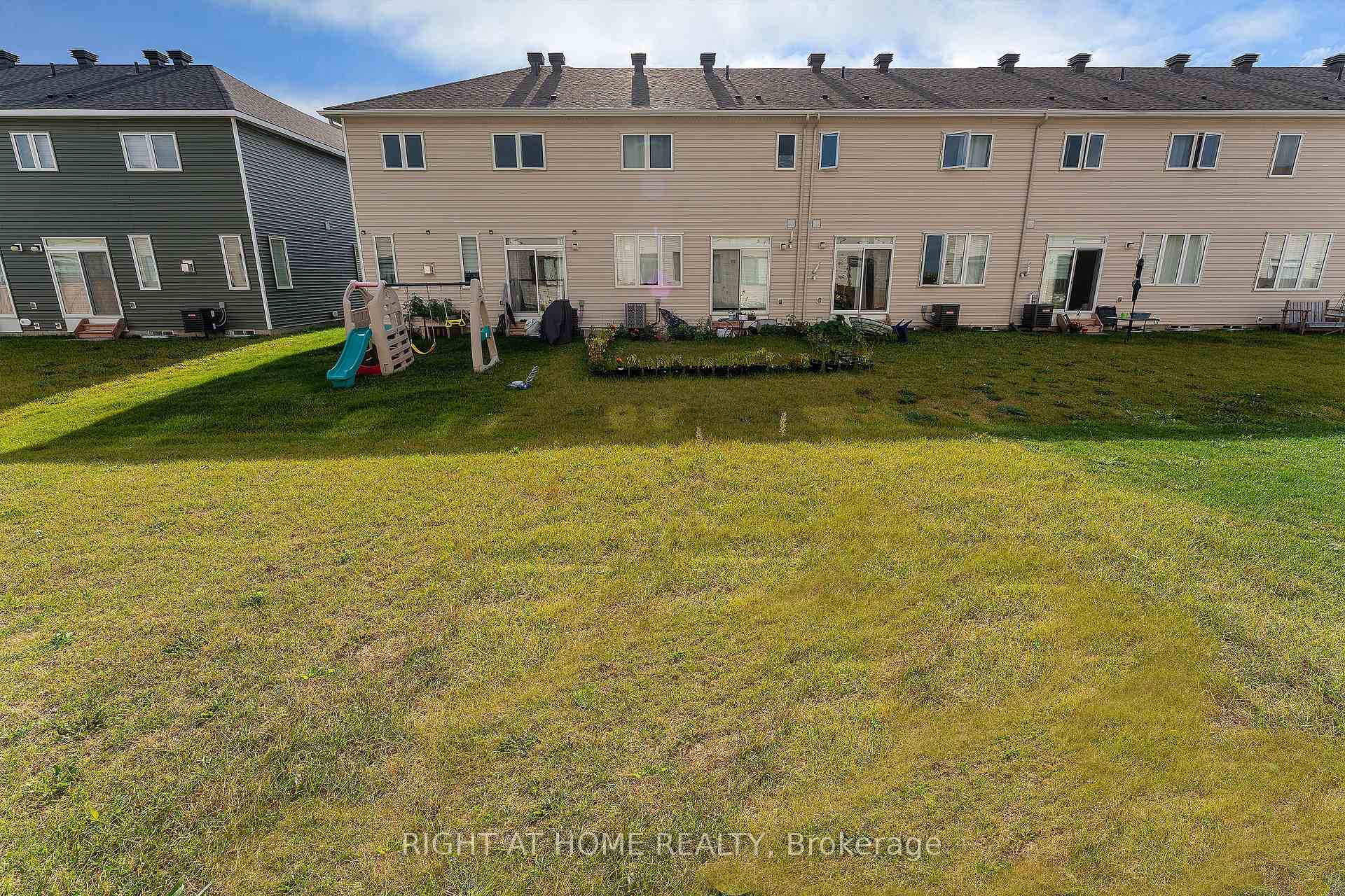 Photo 32 of 715 Derreen Avenue, Ottawa, Stittsville (North) — HOMEH