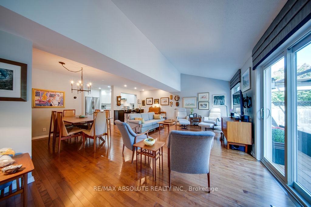Photo 12 of 37 Randall James Drive, Ottawa, Stittsville (Central) — HOMEH