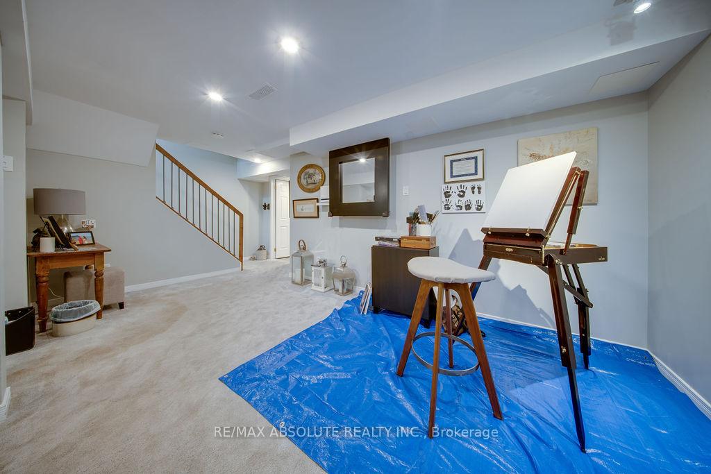 Photo 24 of 37 Randall James Drive, Ottawa, Stittsville (Central) — HOMEH