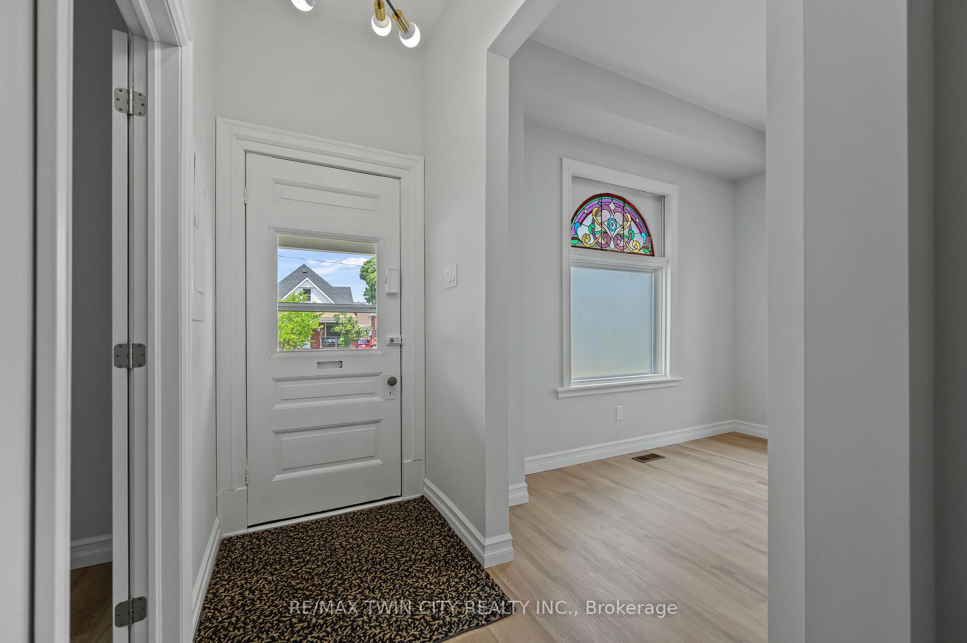 Photo 2 of 41 Chestnut Street, St. Thomas — HOMEH