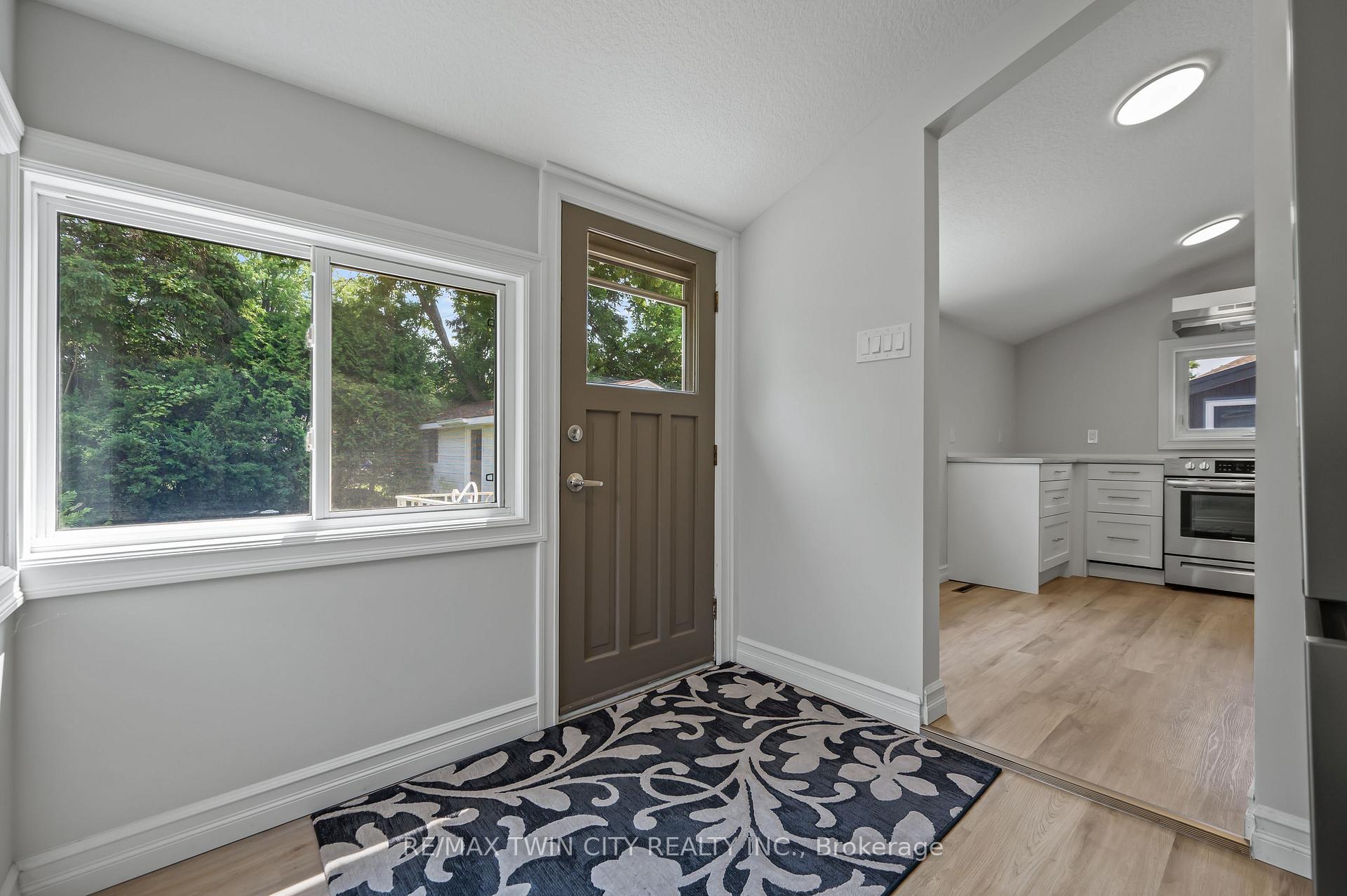 Photo 11 of 41 Chestnut Street, St. Thomas — HOMEH