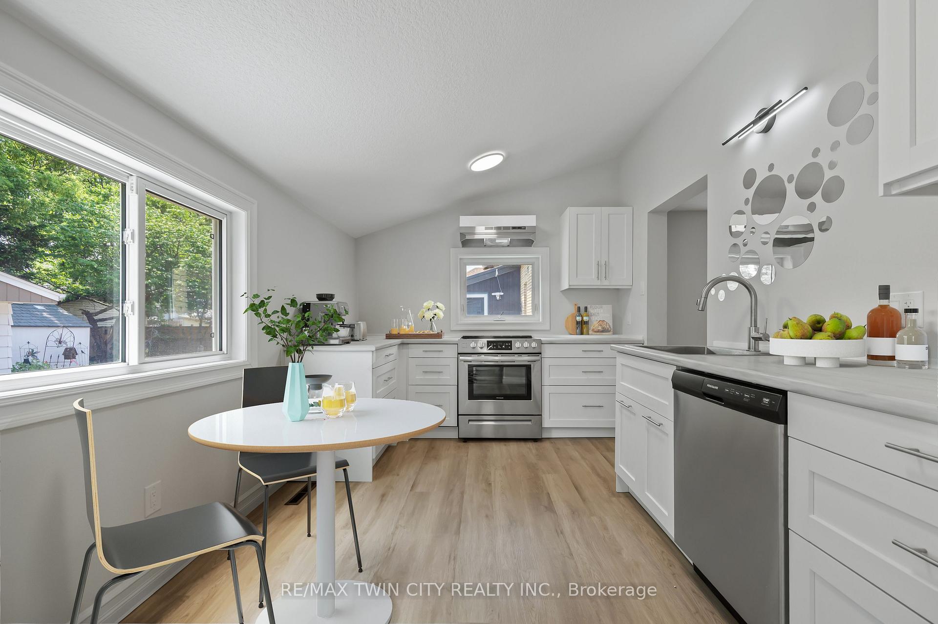 Photo 13 of 41 Chestnut Street, St. Thomas — HOMEH