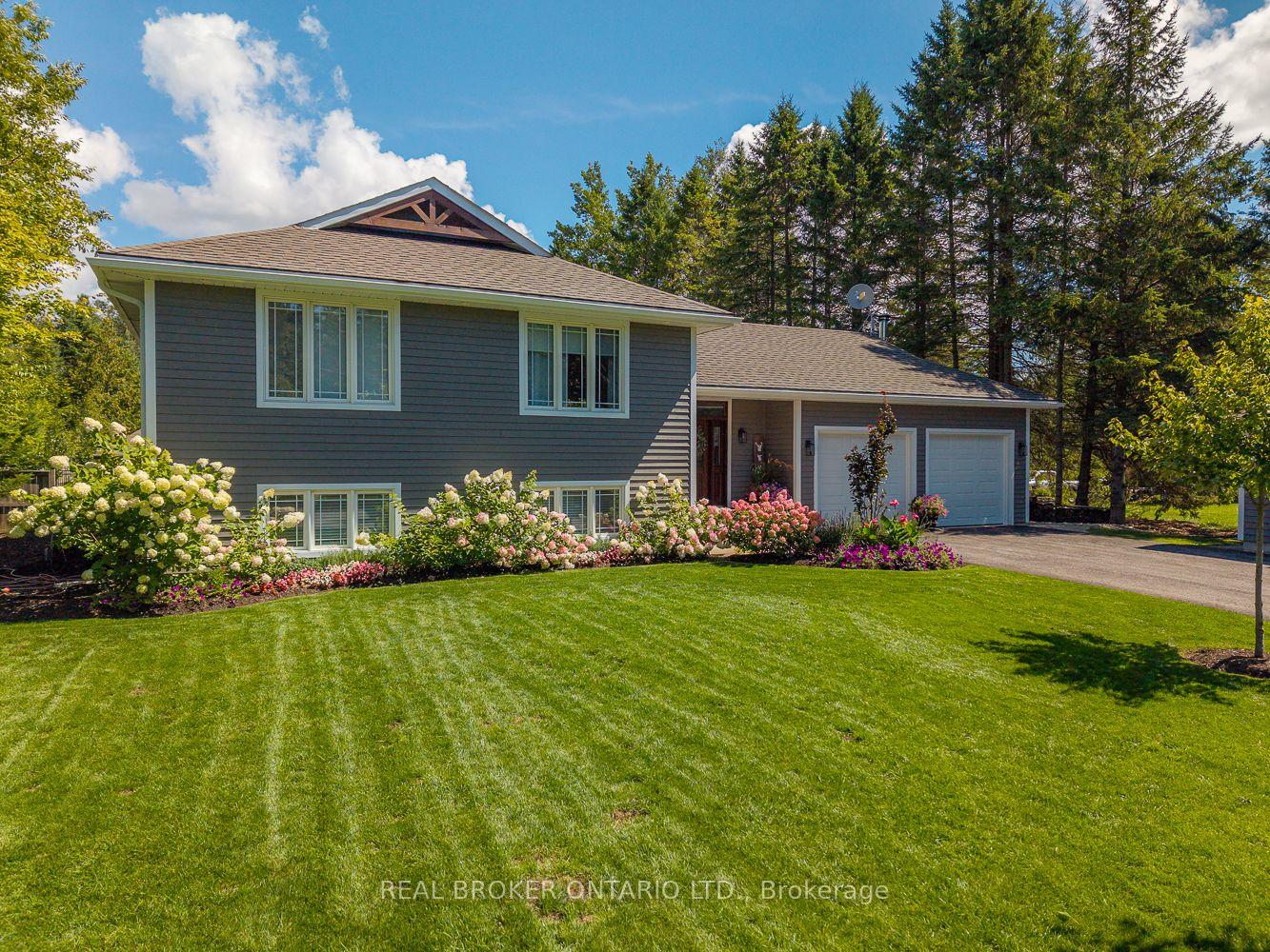 Photo 2 of 8 Crystalwood Lane, Springwater, Rural Springwater — HOMEH