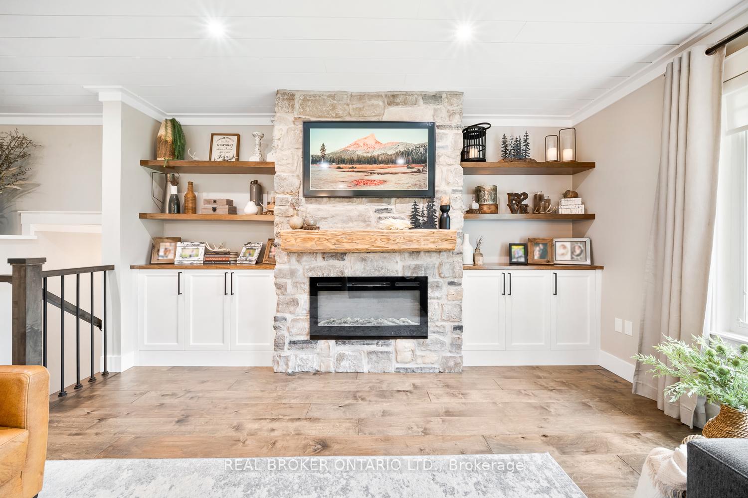 Photo 10 of 8 Crystalwood Lane, Springwater, Rural Springwater — HOMEH