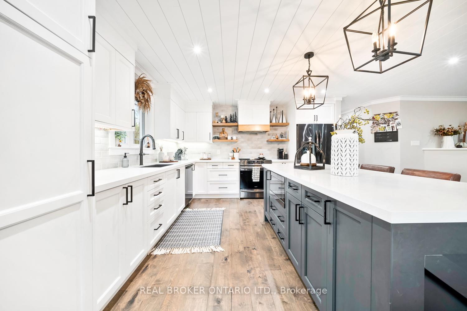 Photo 15 of 8 Crystalwood Lane, Springwater, Rural Springwater — HOMEH