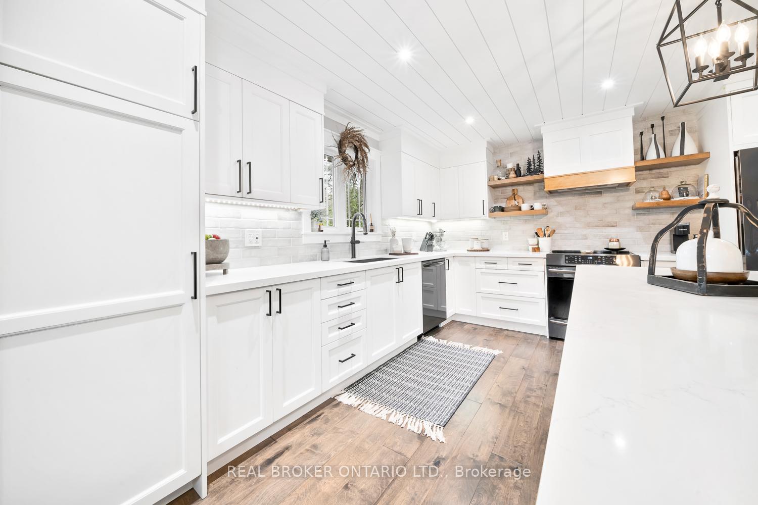 Photo 16 of 8 Crystalwood Lane, Springwater, Rural Springwater — HOMEH