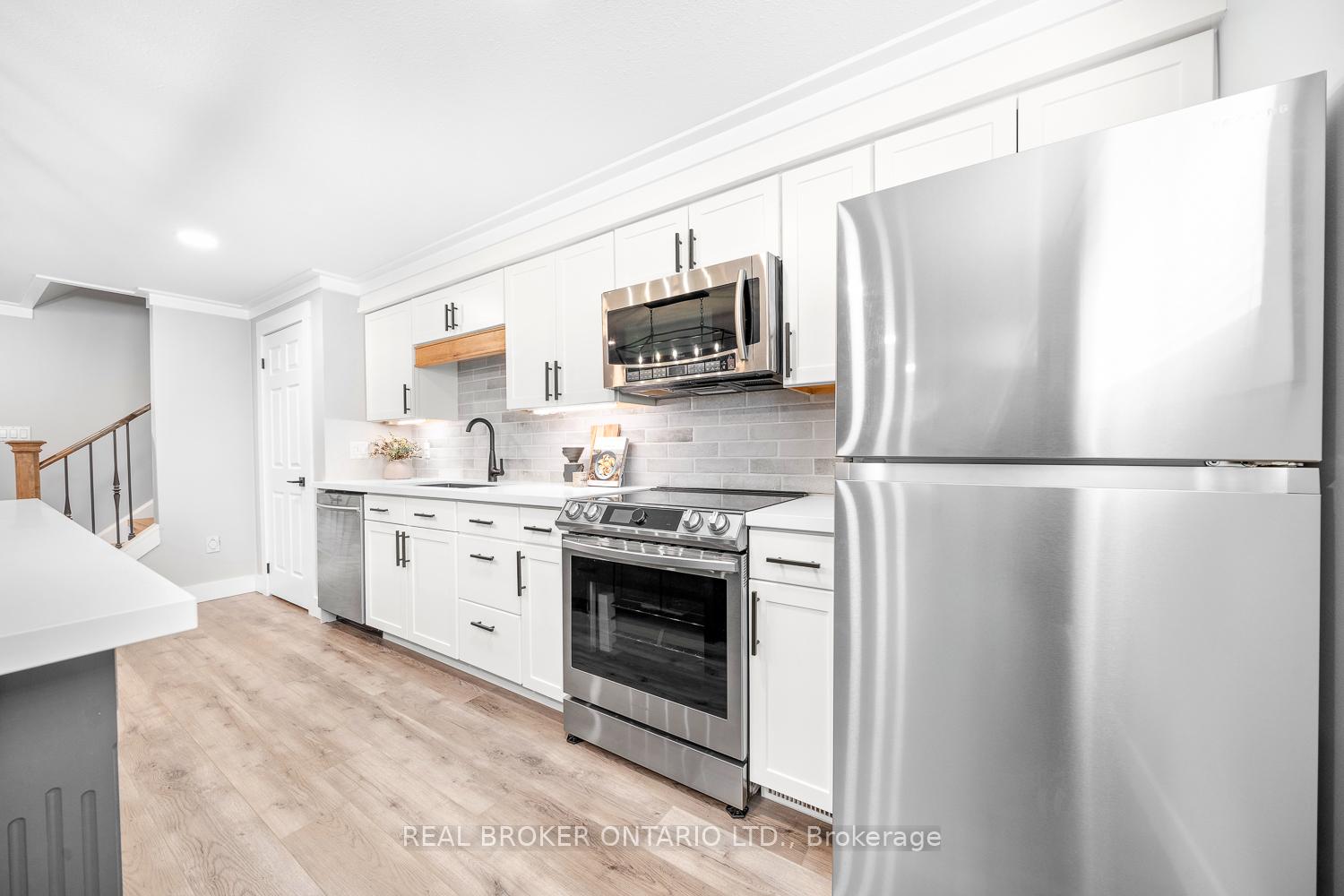 Photo 28 of 8 Crystalwood Lane, Springwater, Rural Springwater — HOMEH