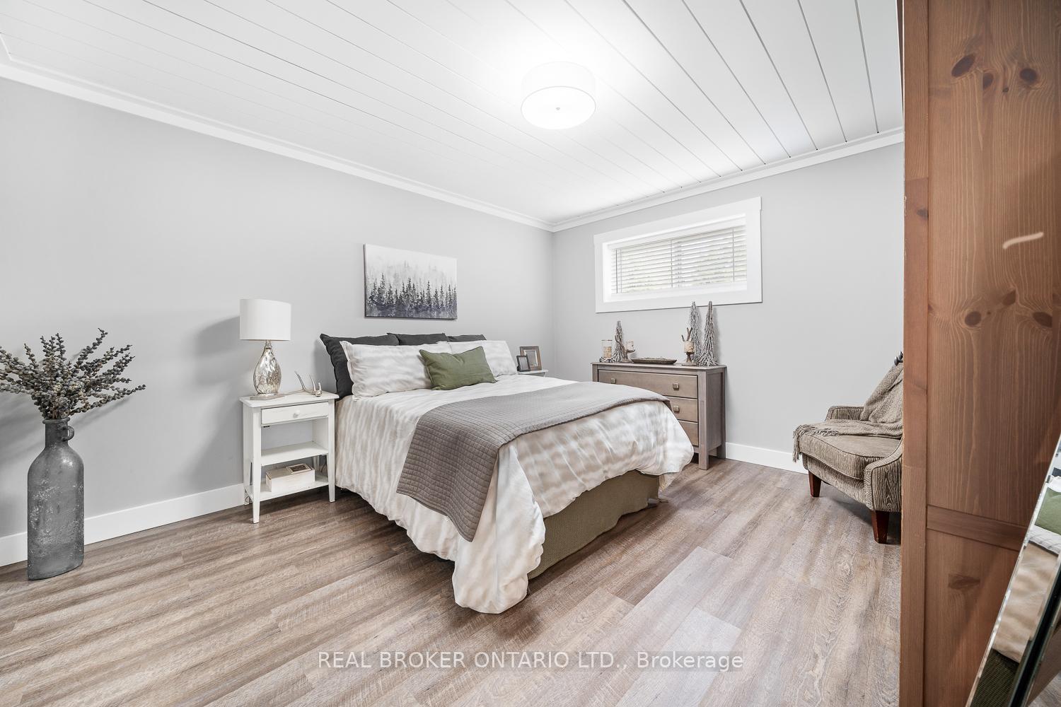 Photo 33 of 8 Crystalwood Lane, Springwater, Rural Springwater — HOMEH