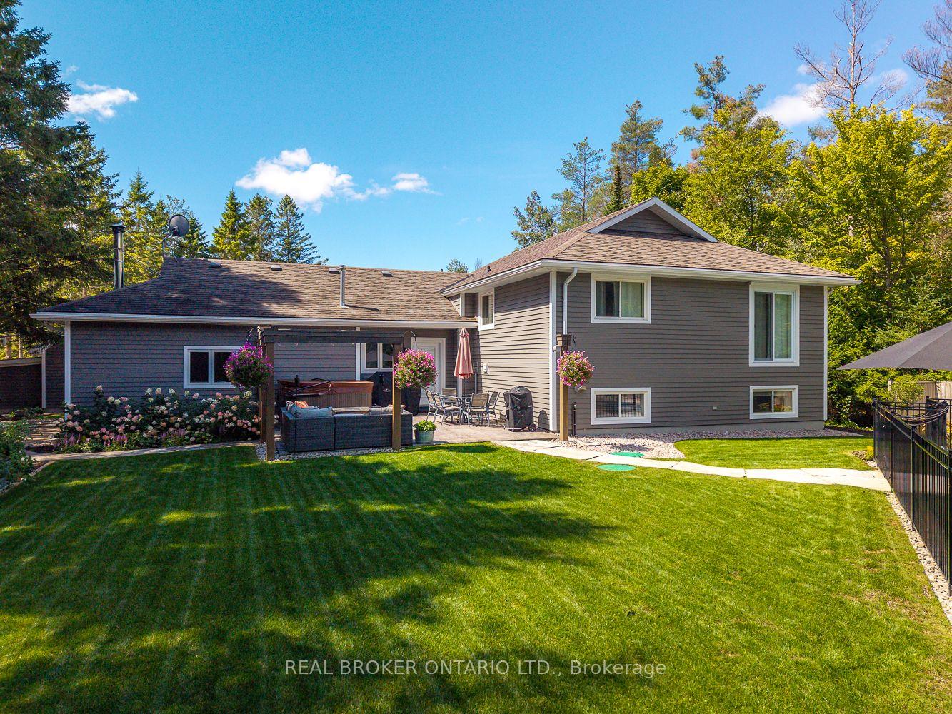Photo 36 of 8 Crystalwood Lane, Springwater, Rural Springwater — HOMEH