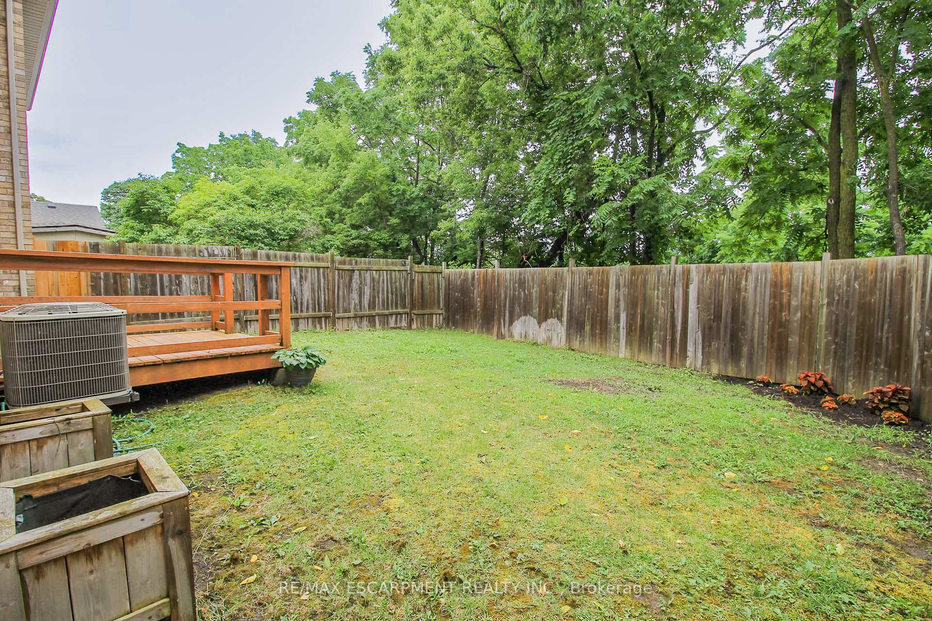 Photo 4 of 27B Walnut Street, St. Catharines, Secord Woods — HOMEH