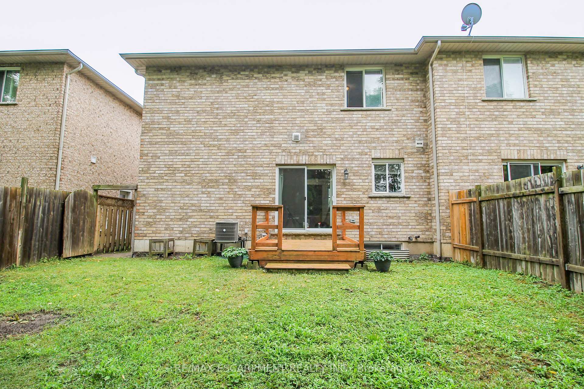 Photo 6 of 27B Walnut Street, St. Catharines, Secord Woods — HOMEH