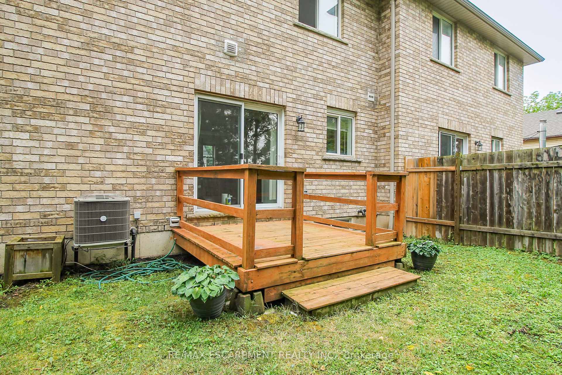 Photo 7 of 27B Walnut Street, St. Catharines, Secord Woods — HOMEH