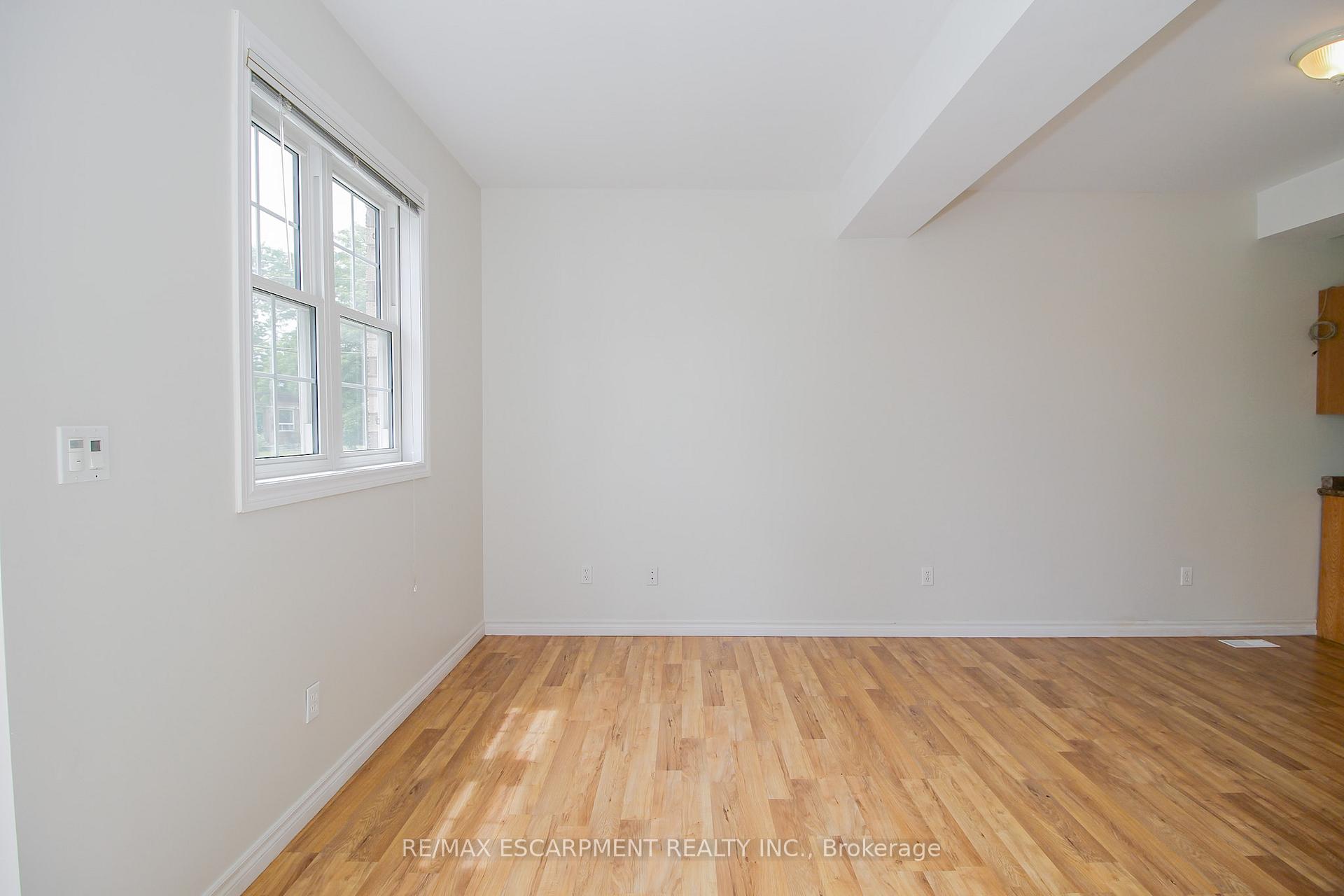 Photo 12 of 27B Walnut Street, St. Catharines, Secord Woods — HOMEH