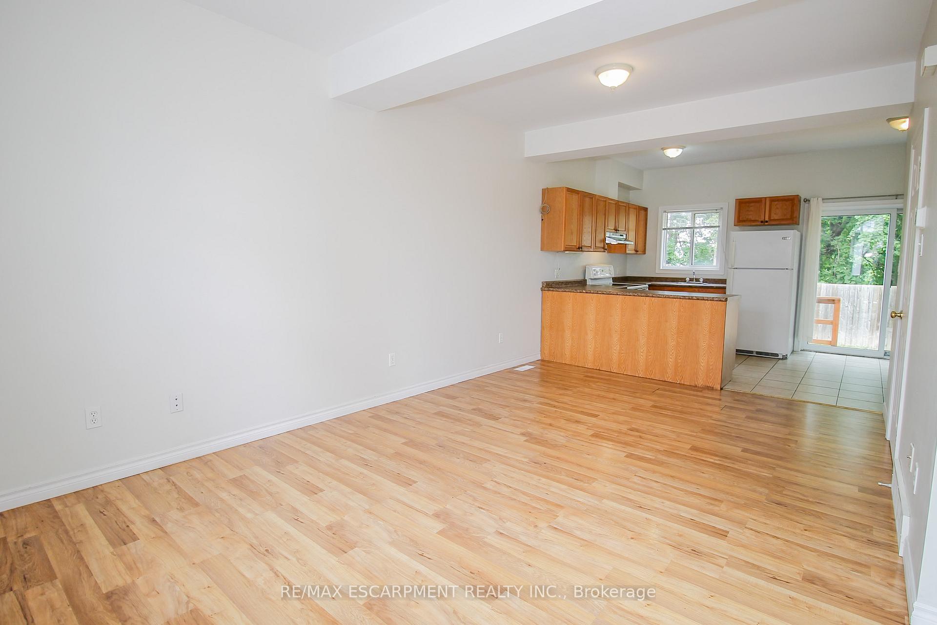 Photo 14 of 27B Walnut Street, St. Catharines, Secord Woods — HOMEH