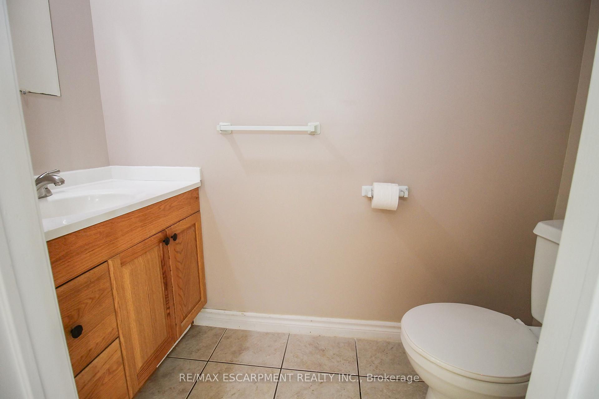 Photo 15 of 27B Walnut Street, St. Catharines, Secord Woods — HOMEH