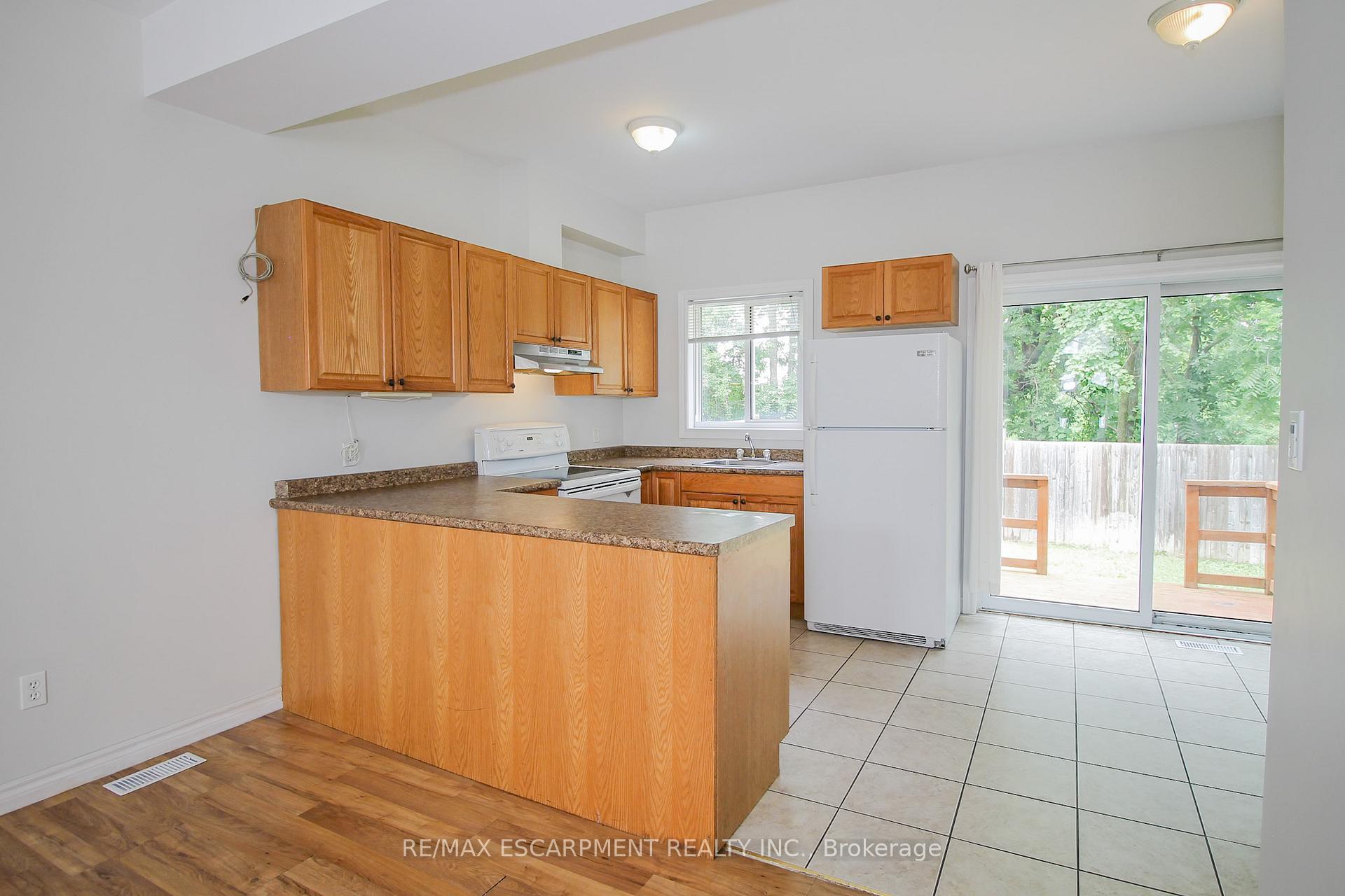 Photo 16 of 27B Walnut Street, St. Catharines, Secord Woods — HOMEH