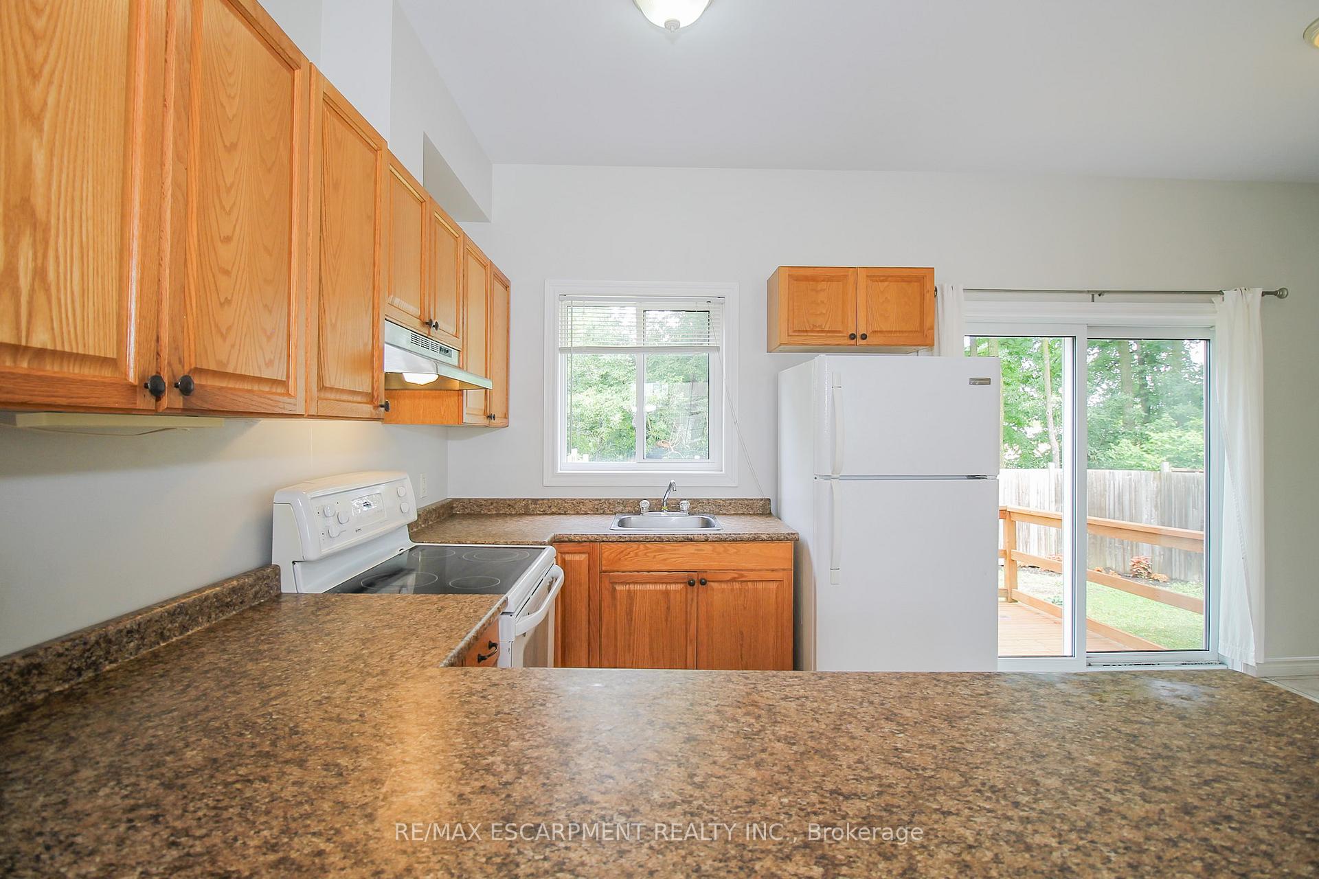 Photo 17 of 27B Walnut Street, St. Catharines, Secord Woods — HOMEH