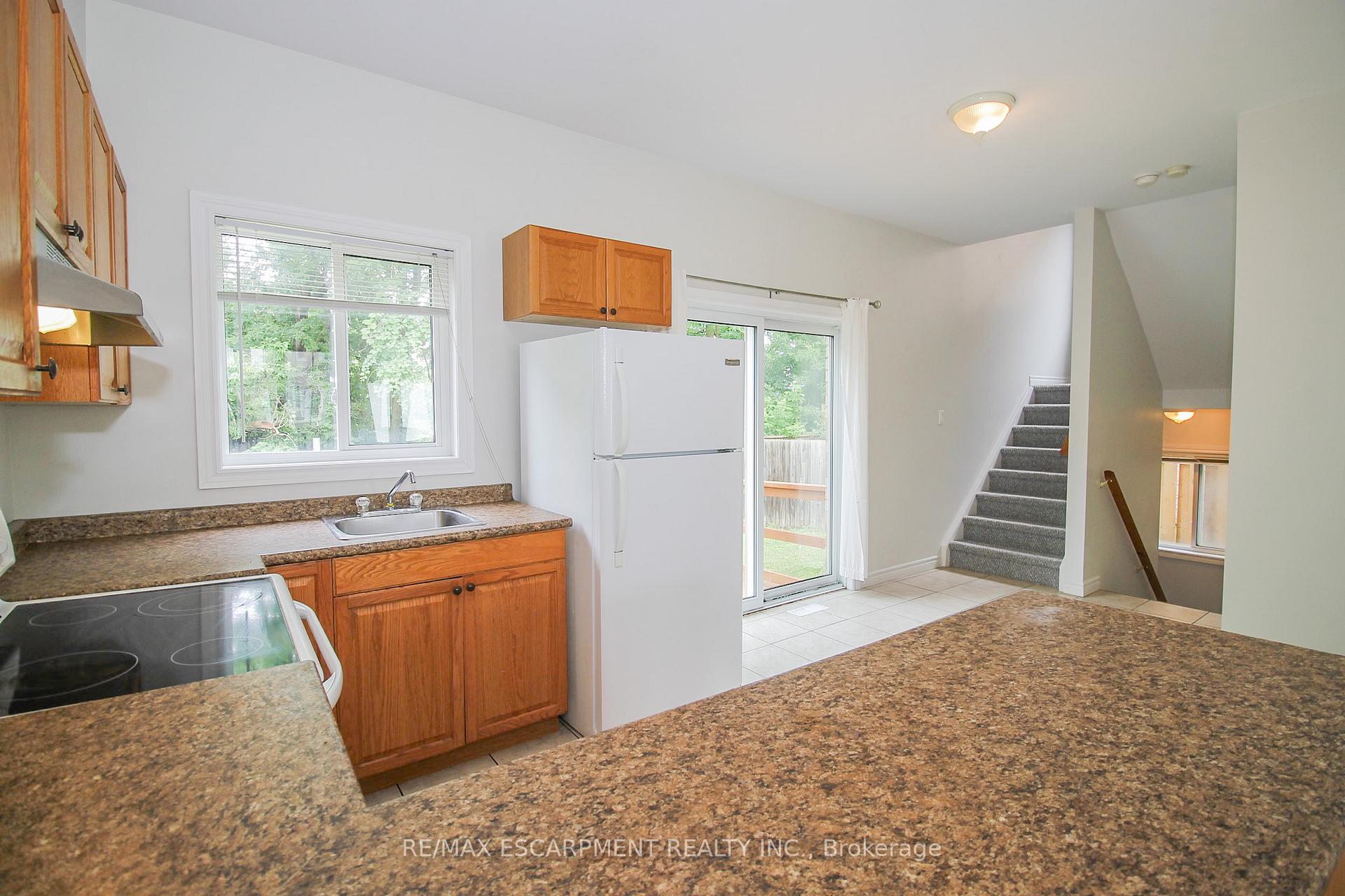 Photo 18 of 27B Walnut Street, St. Catharines, Secord Woods — HOMEH