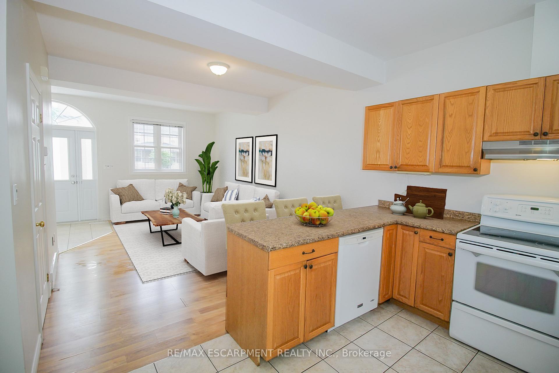 Photo 19 of 27B Walnut Street, St. Catharines, Secord Woods — HOMEH