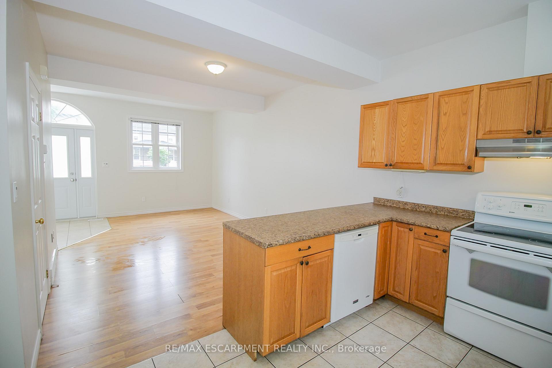 Photo 20 of 27B Walnut Street, St. Catharines, Secord Woods — HOMEH